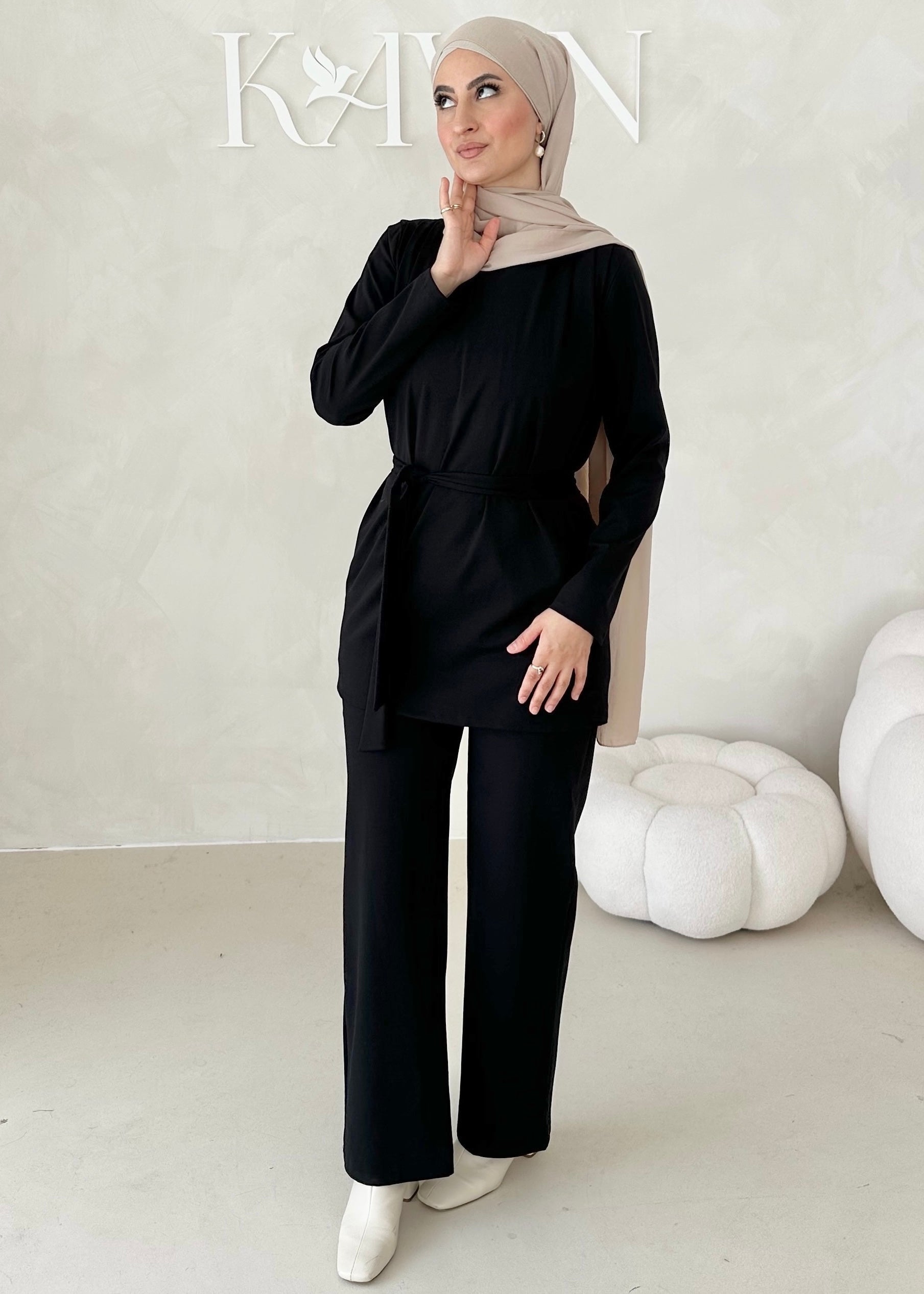 Costume sportif deux pièces avec ceinture