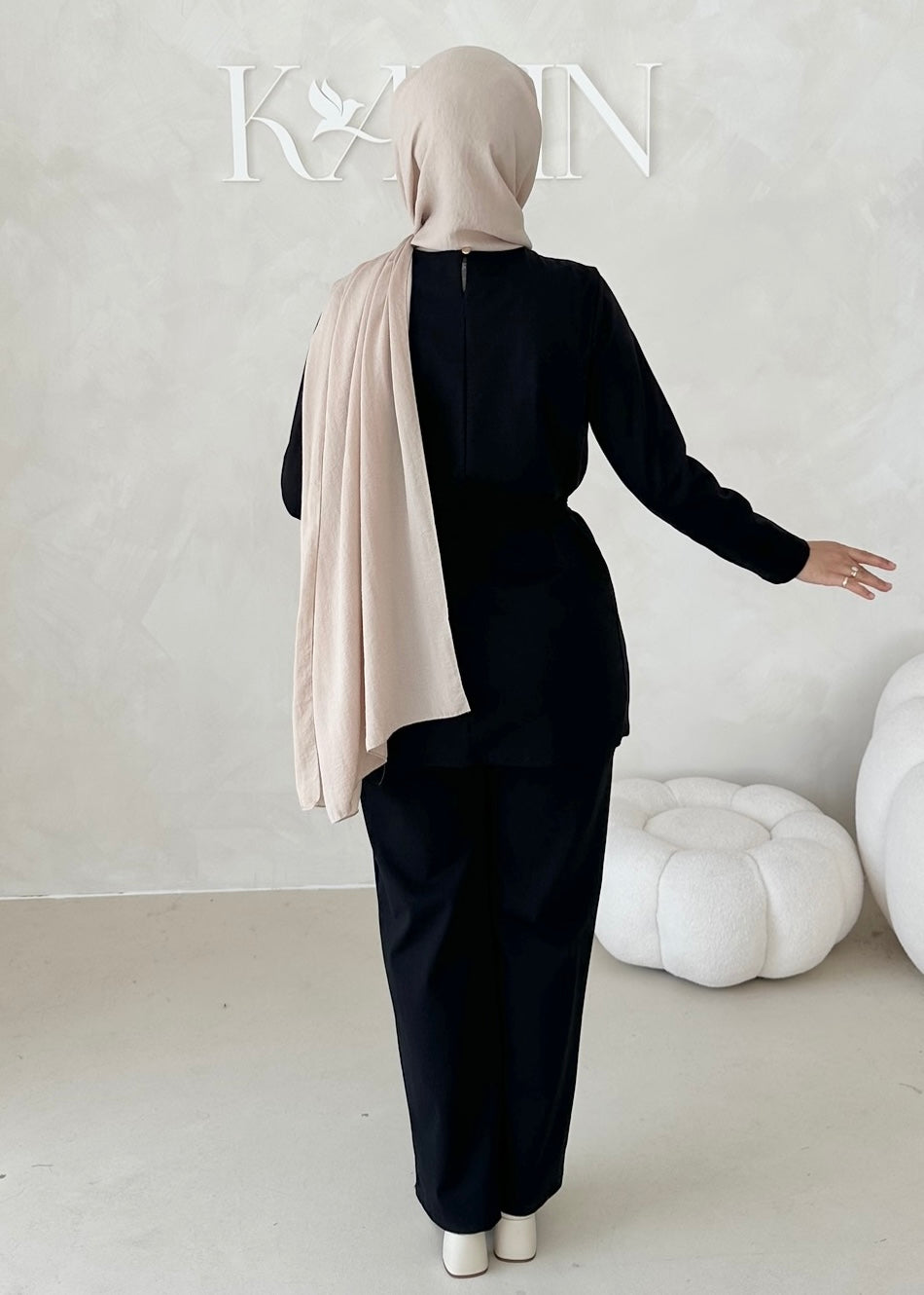 Costume sportif deux pièces avec ceinture