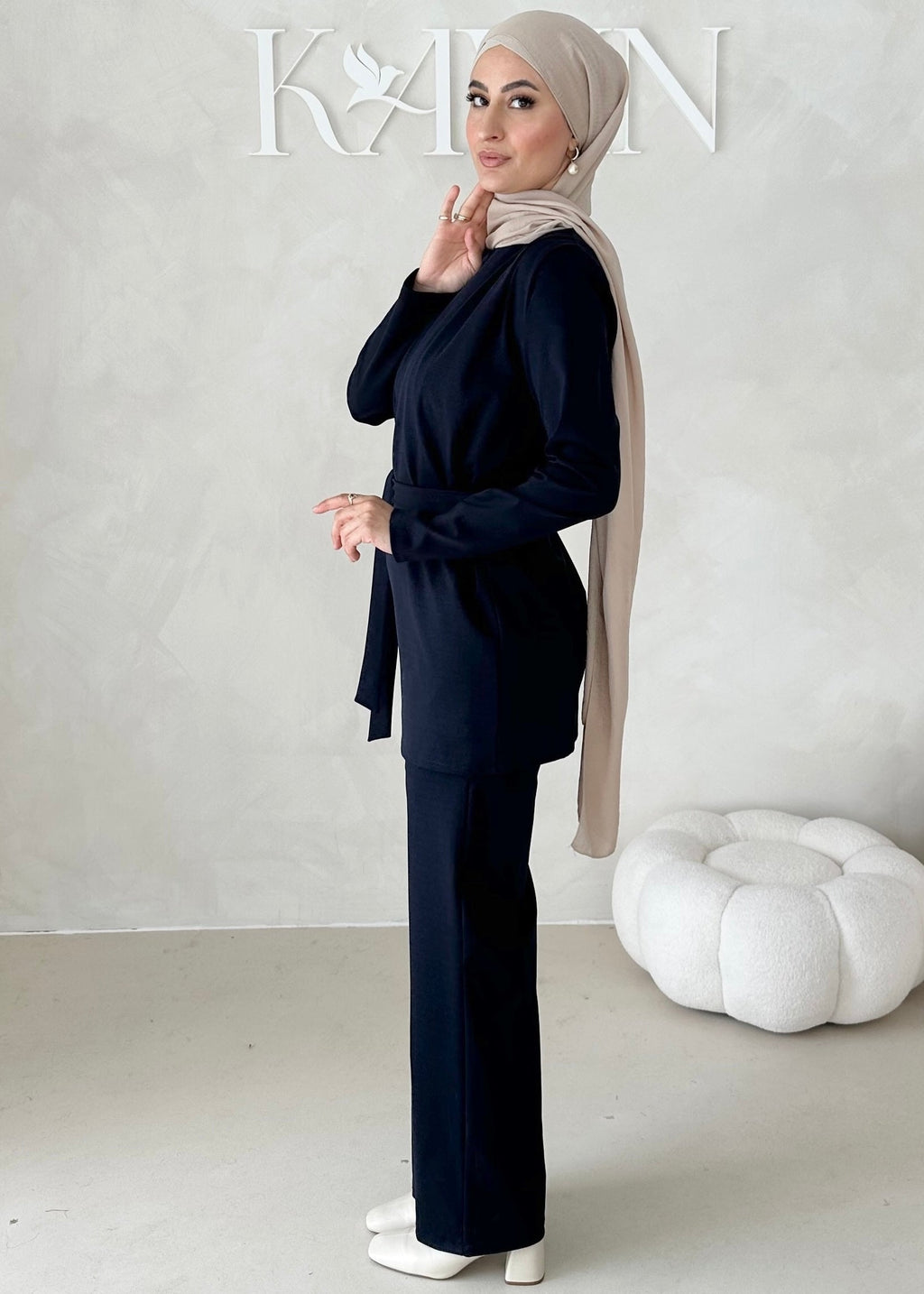 Costume sportif deux pièces avec ceinture