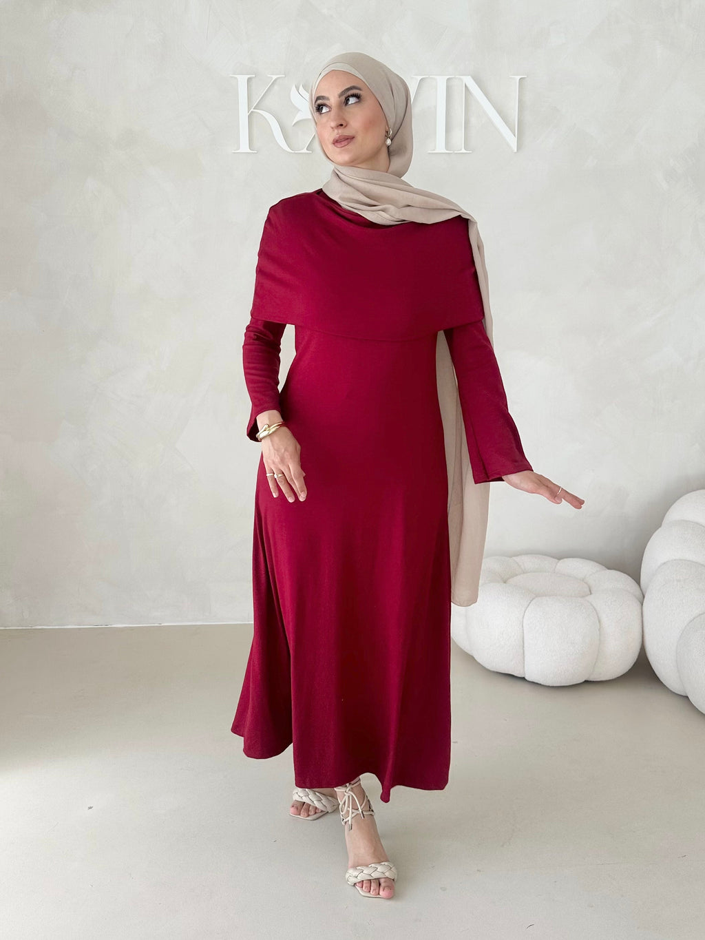 Robe avec col épaule