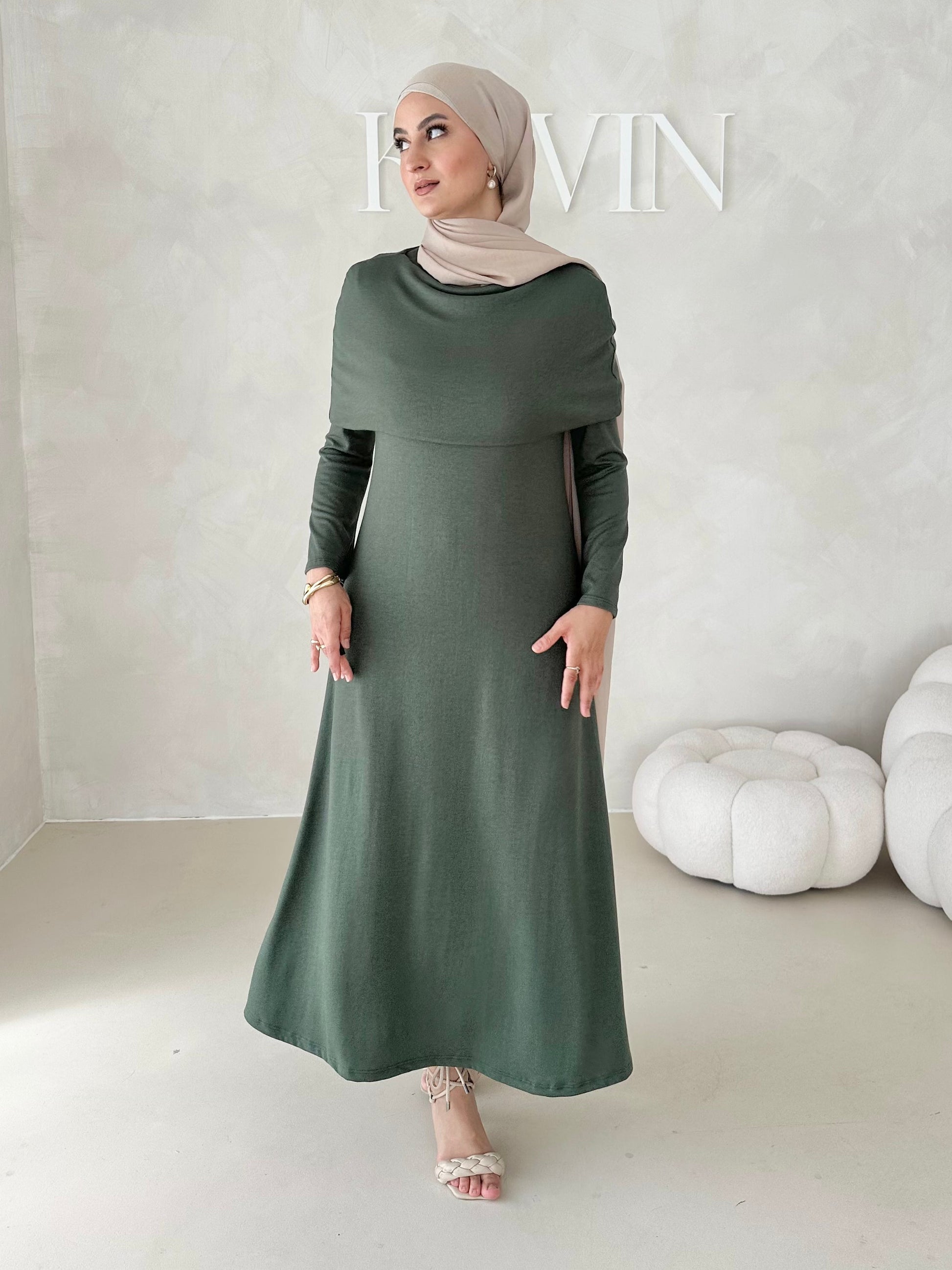 Robe avec col épaule