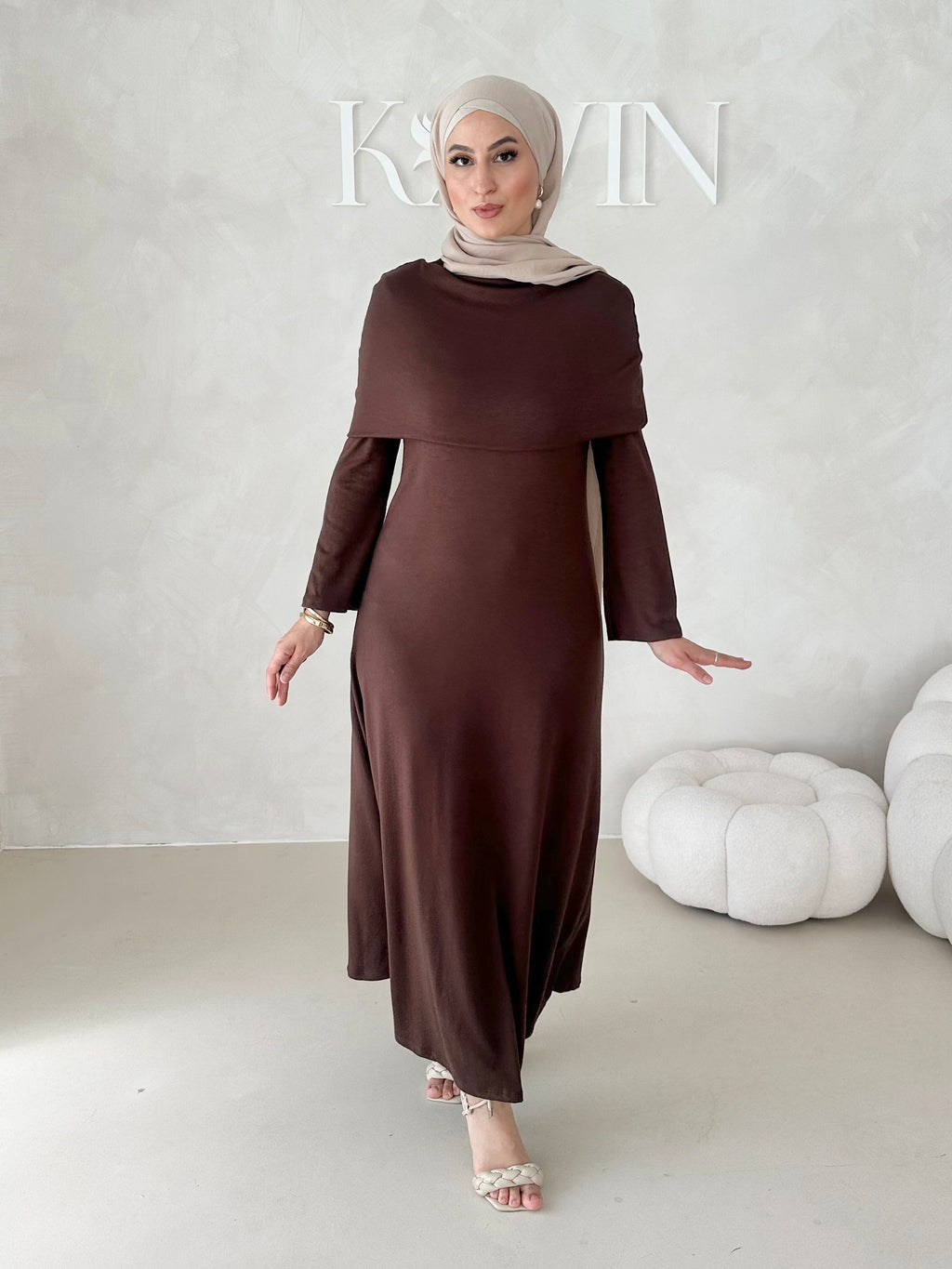 Robe avec col épaule