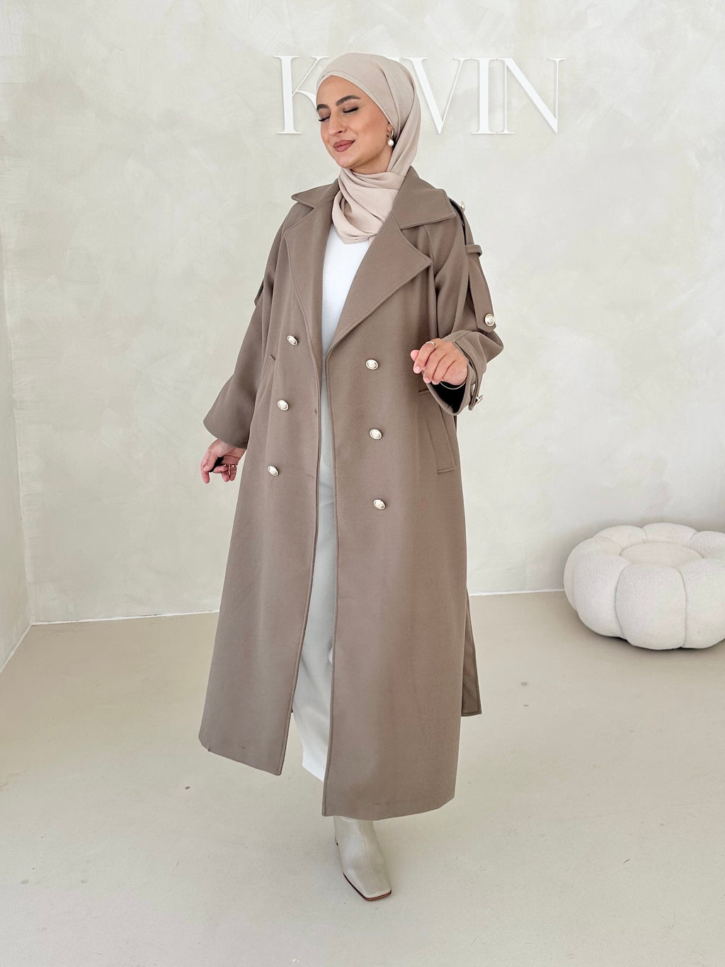 Manteau avec boutons dorés