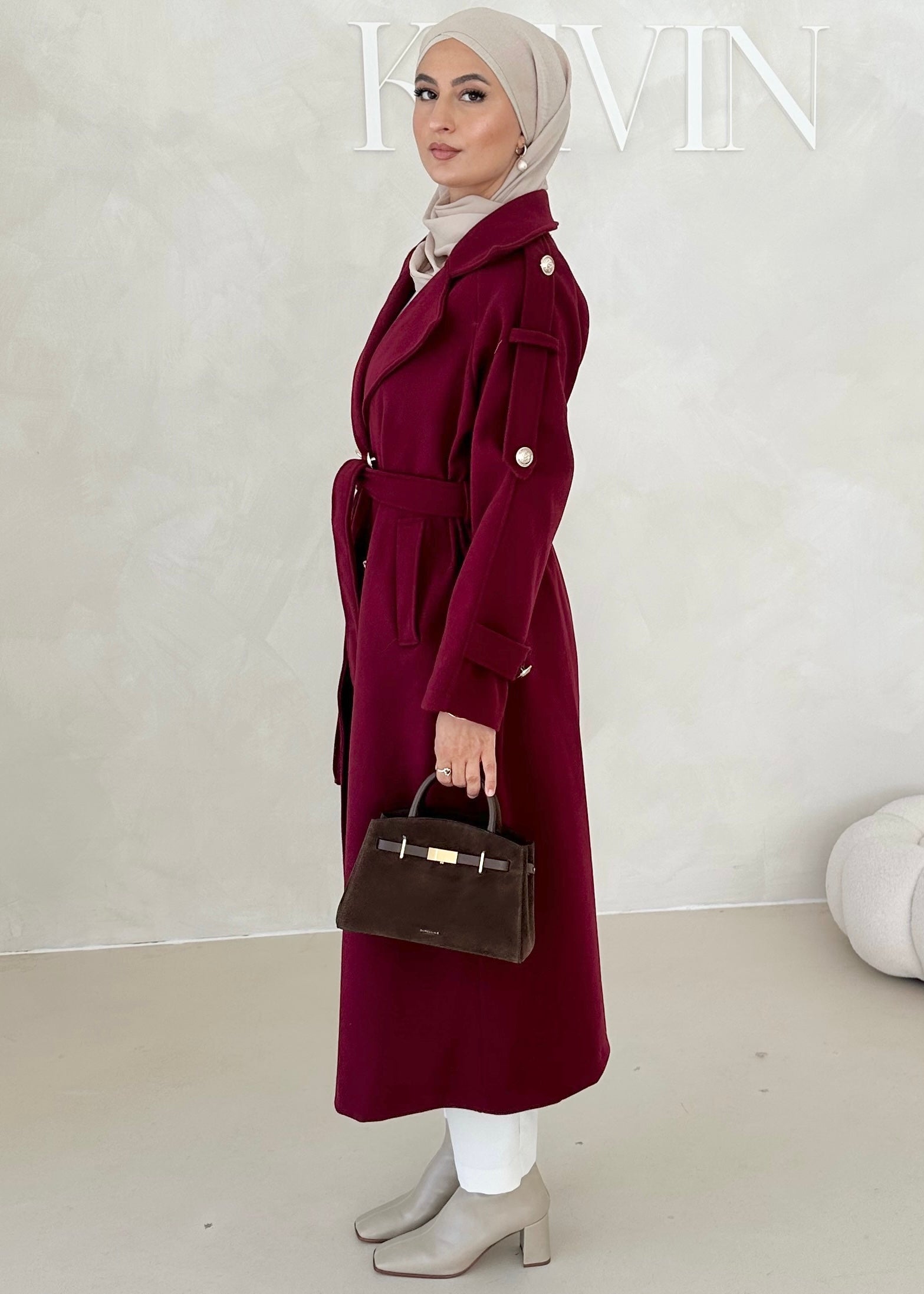 Manteau avec boutons dorés