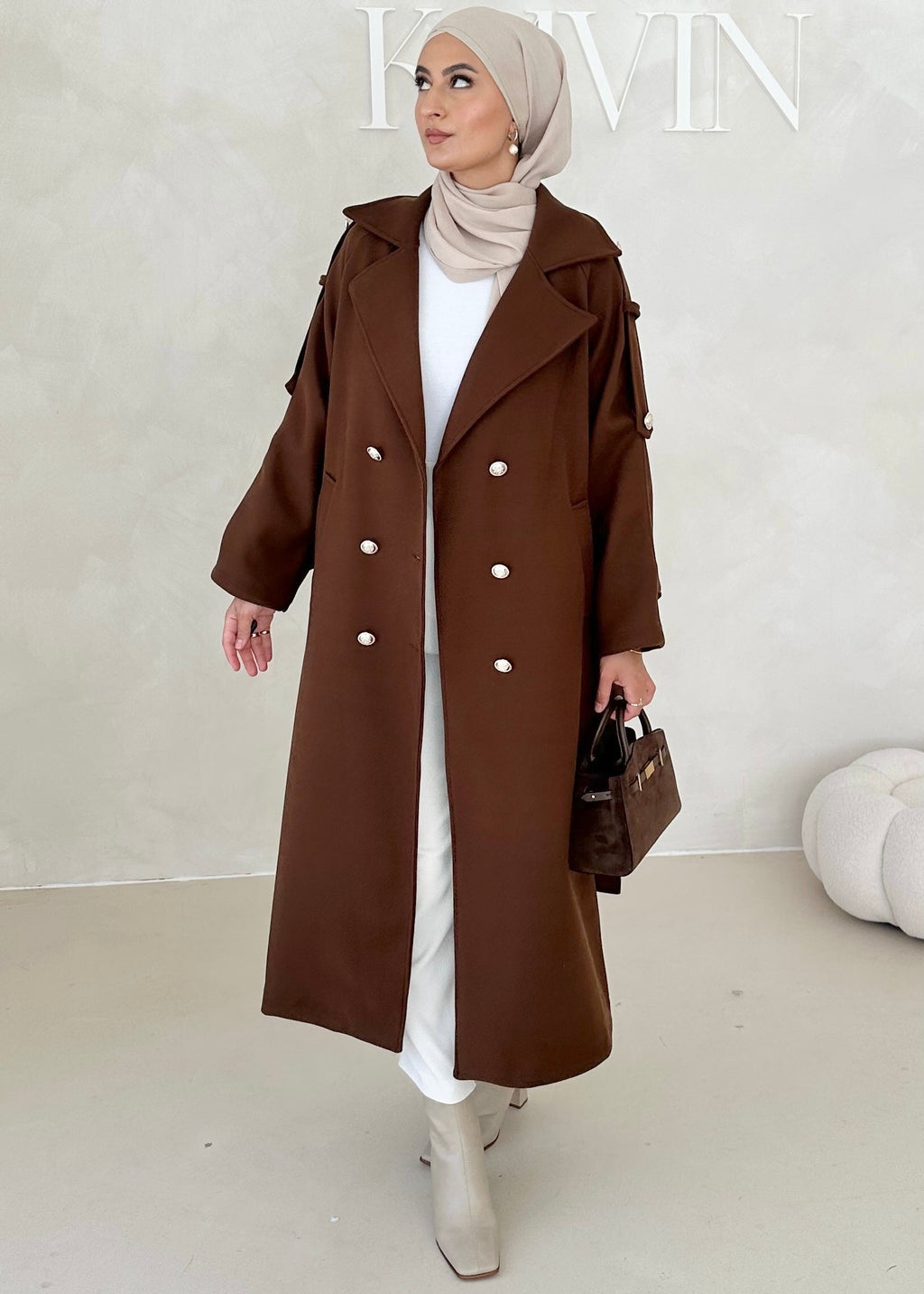 Manteau avec boutons dorés