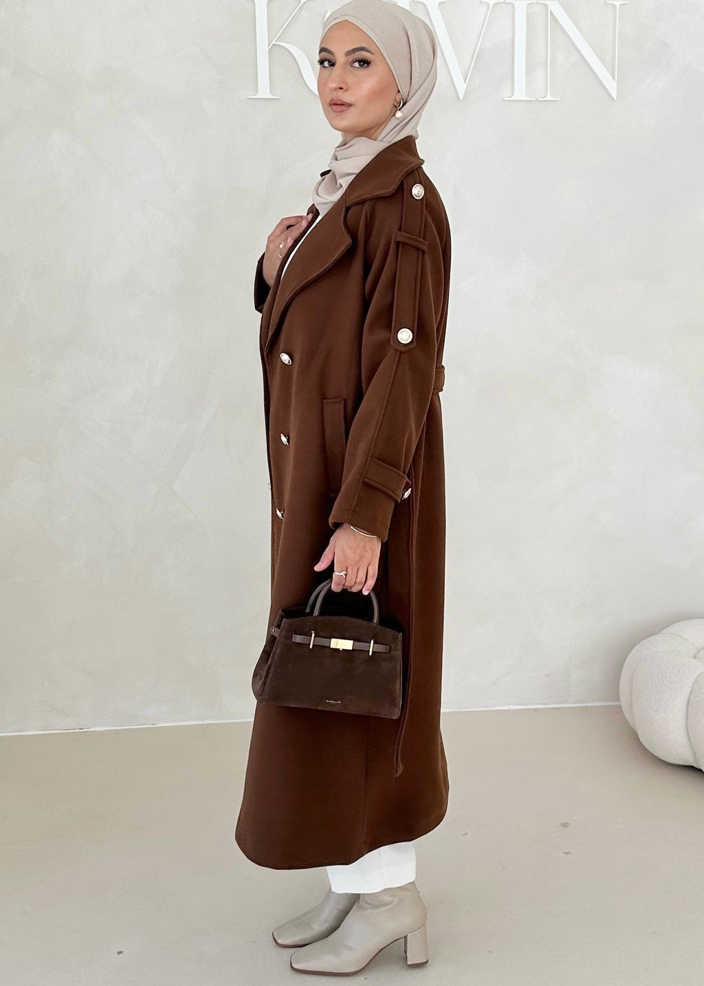 Manteau avec boutons dorés