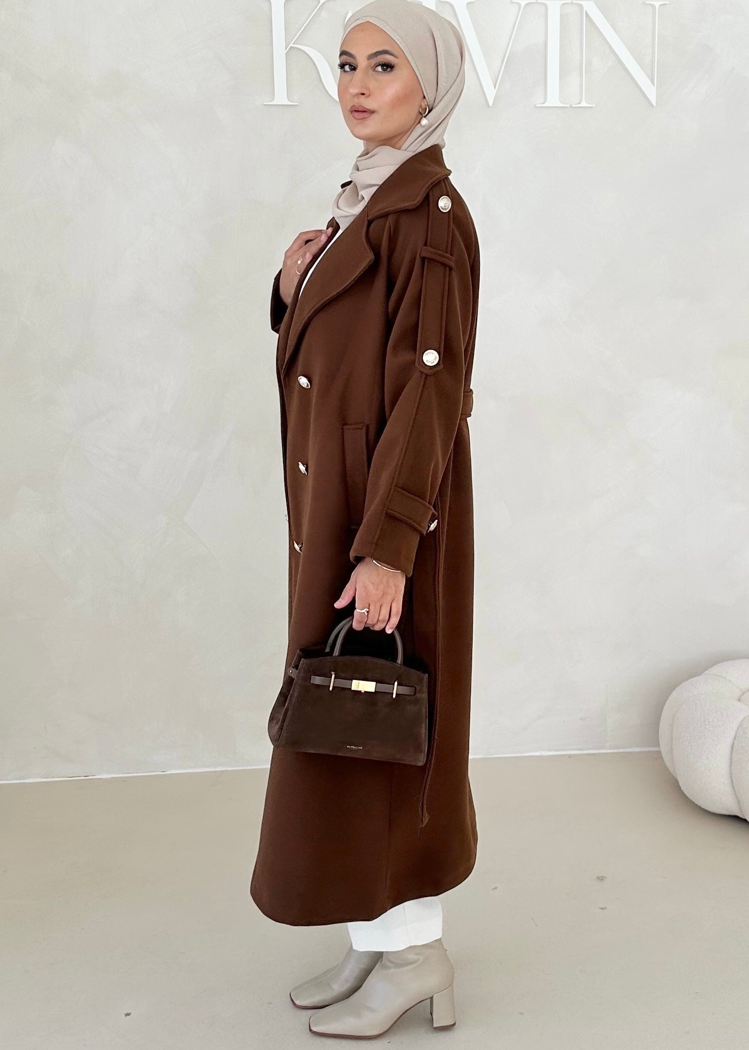 Manteau avec boutons dorés