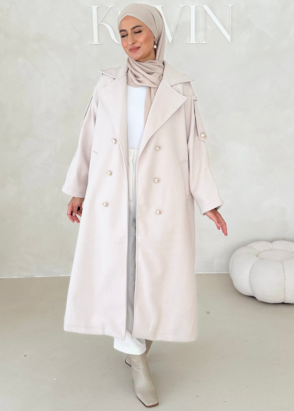 Manteau avec boutons dorés