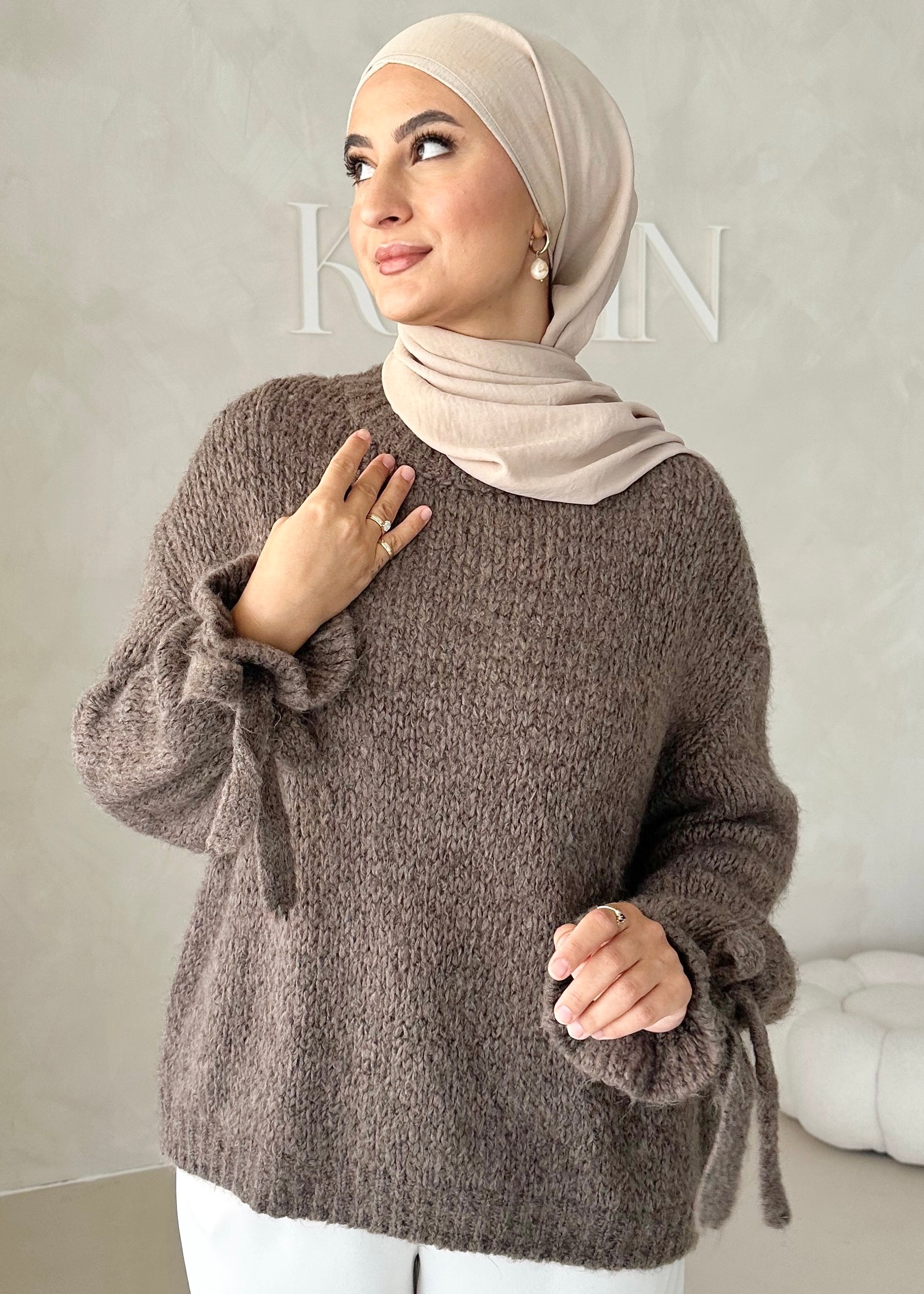 Pull avec détail en dentelle