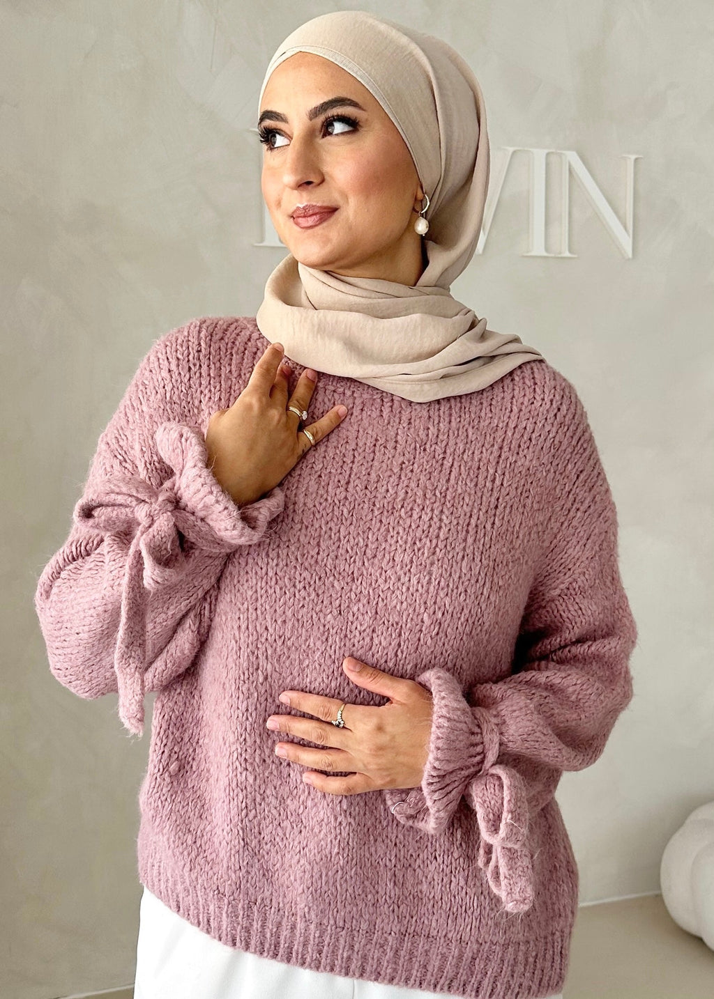 Pull avec détail en dentelle