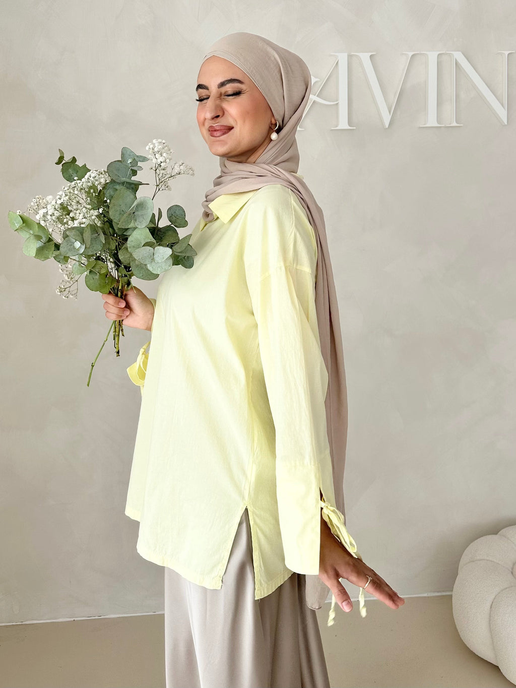 Blouse basique avec détail laçage