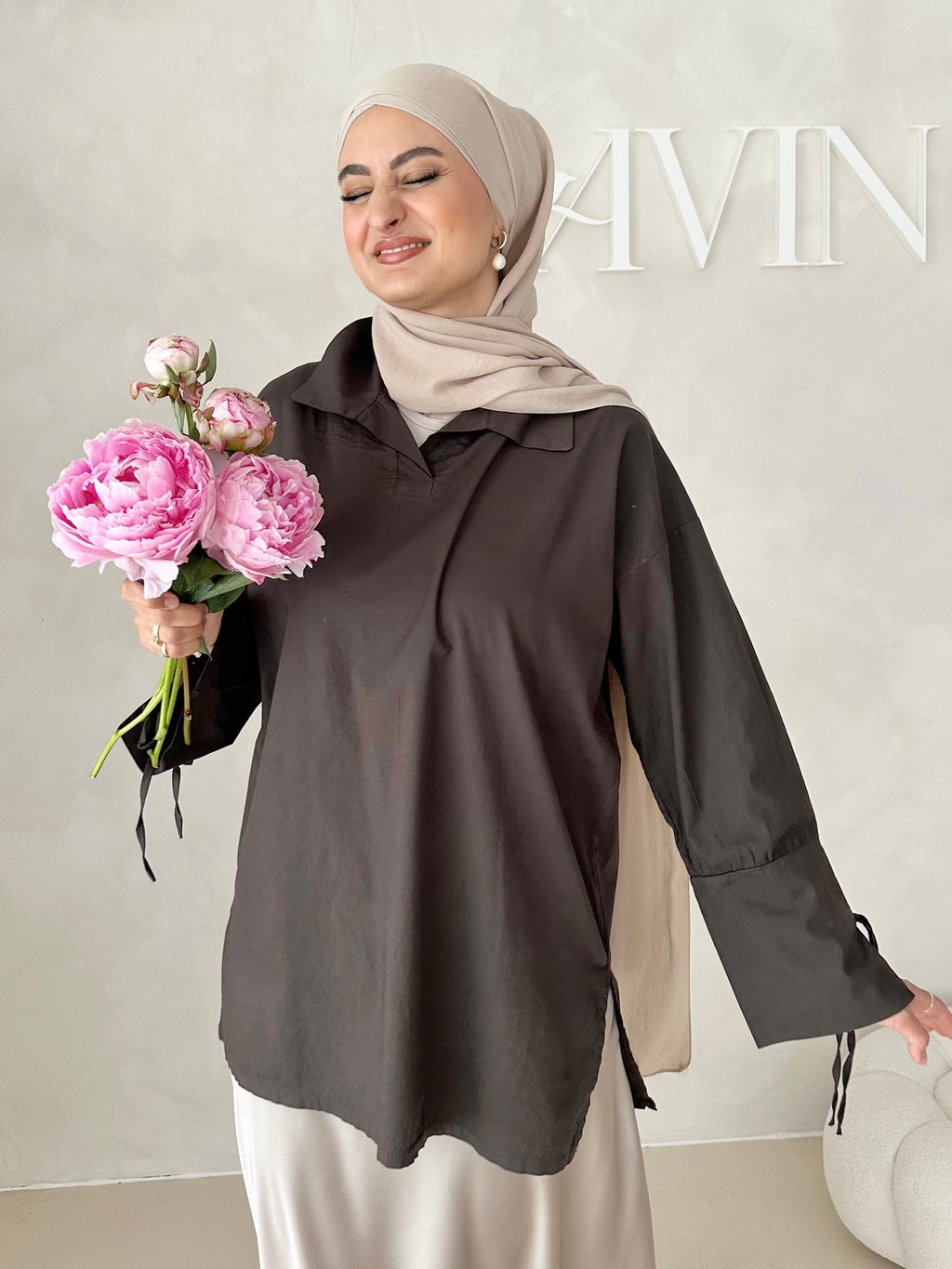 Blouse basique avec détail laçage