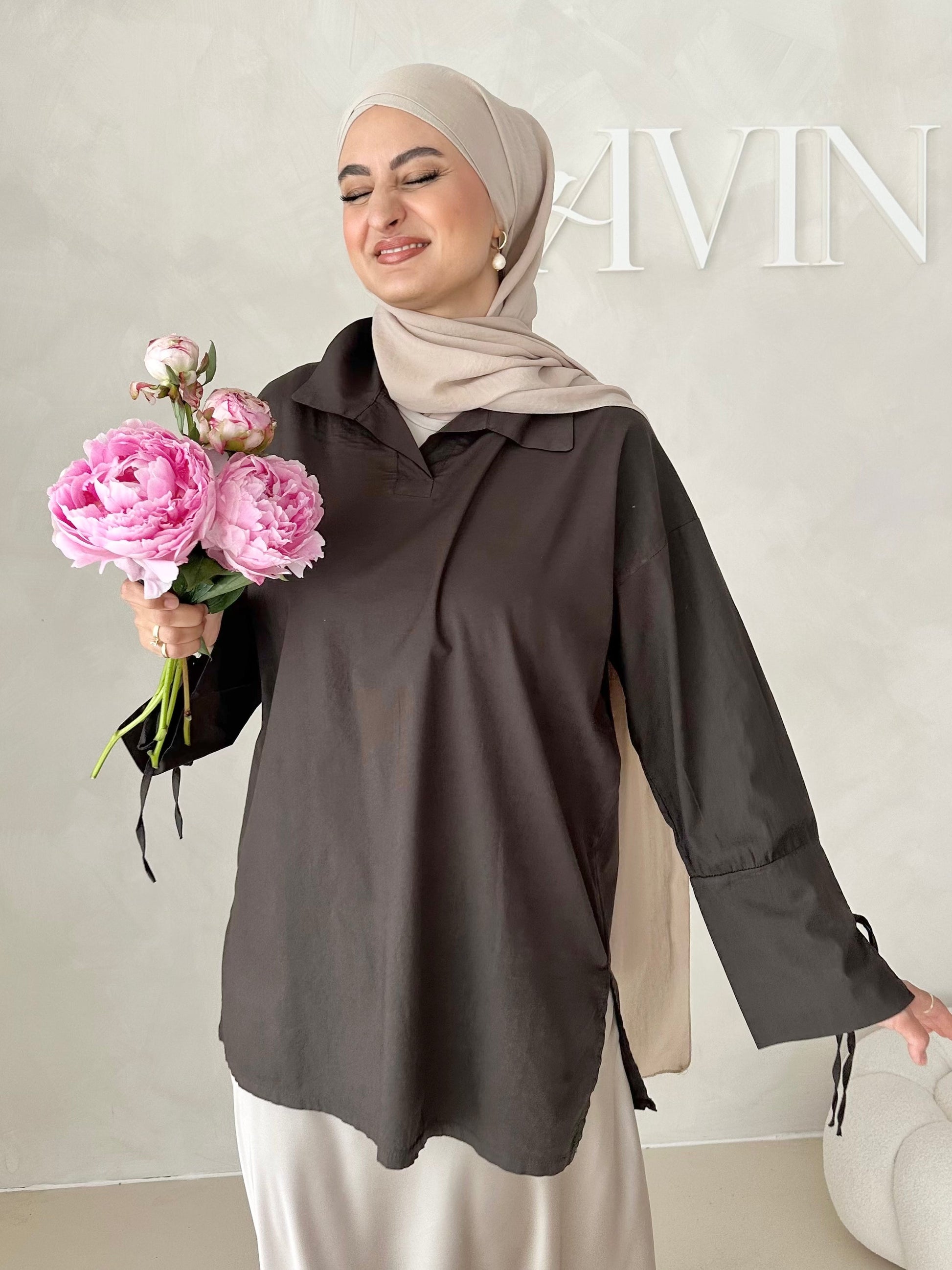 Blouse basique avec détail laçage