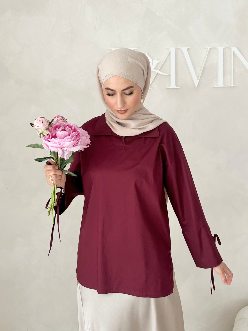 Blouse basique avec détail laçage