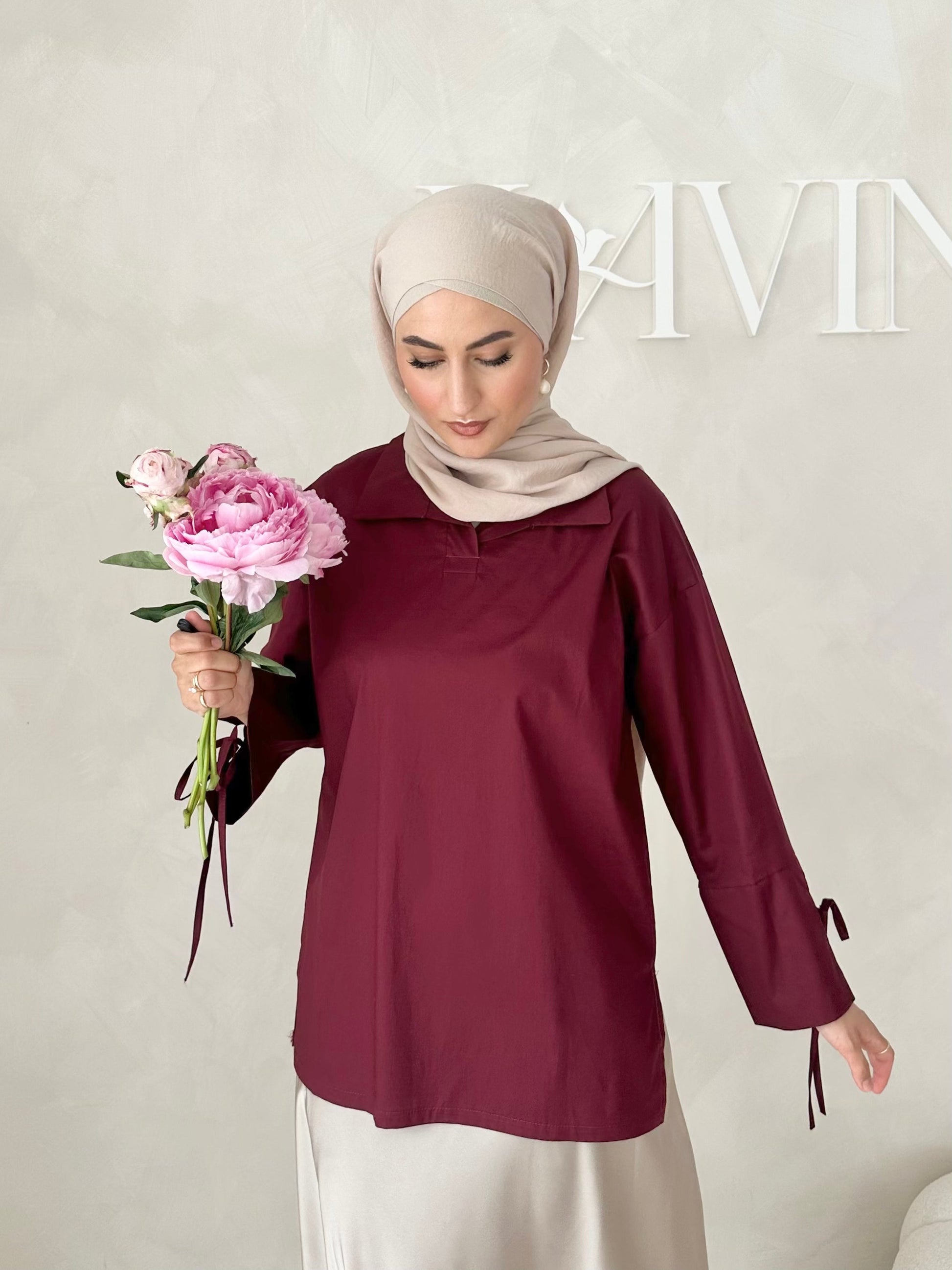 Blouse basique avec détail laçage