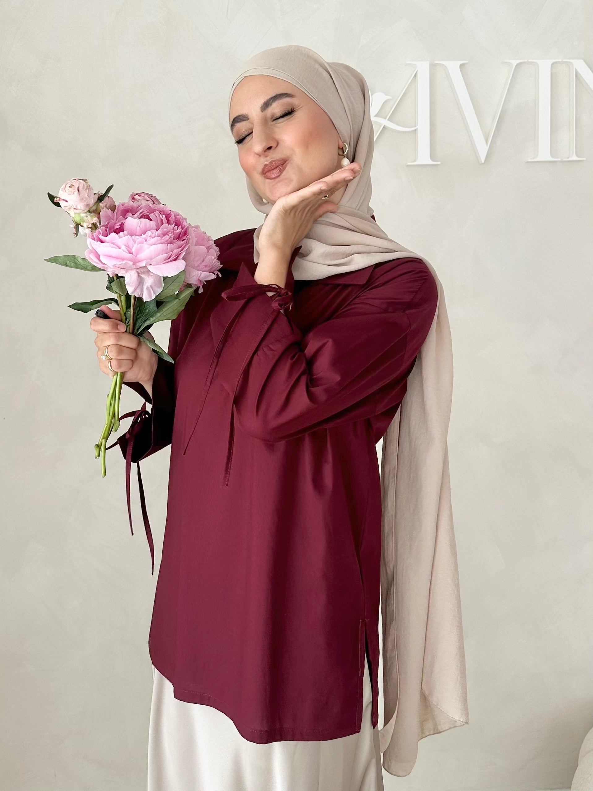 Blouse basique avec détail laçage