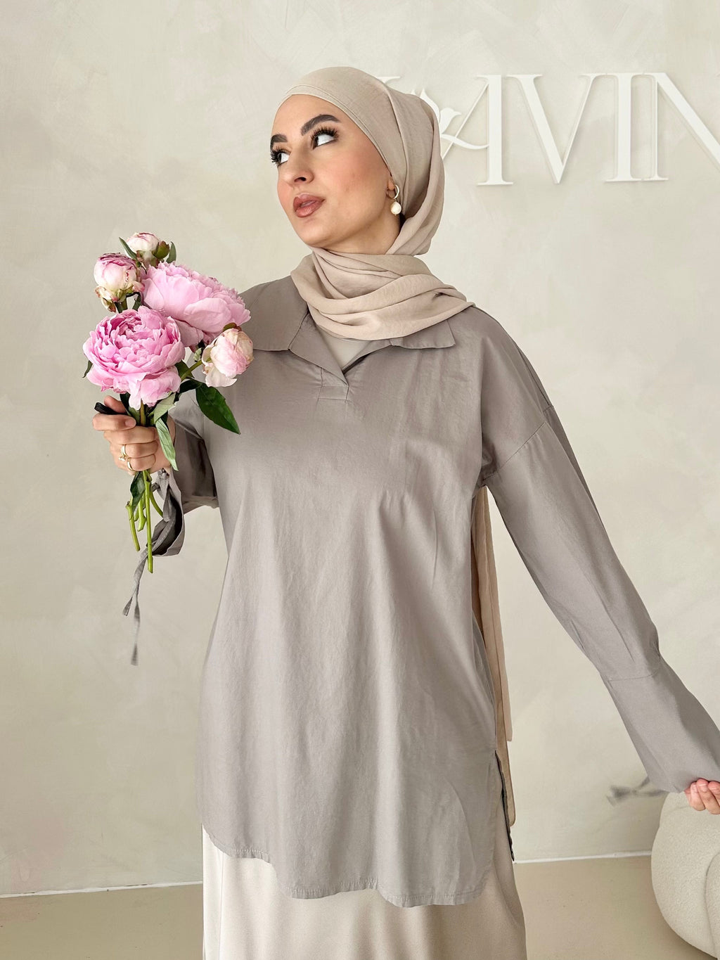 Blouse basique avec détail laçage