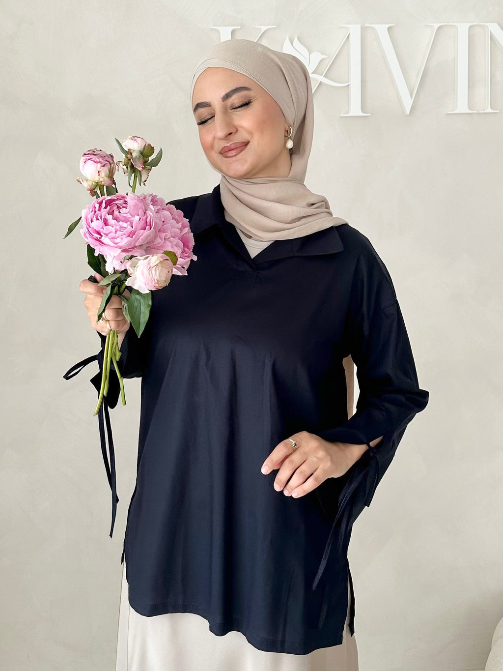 Blouse basique avec détail laçage