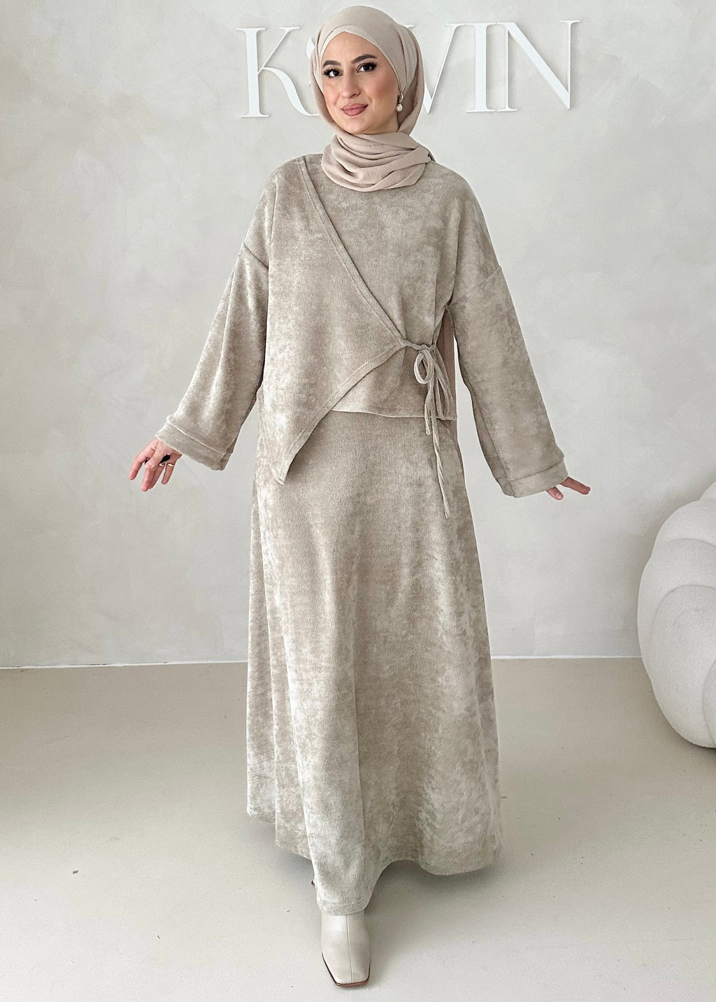 Costume deux pièces en velours côtelé à lacets