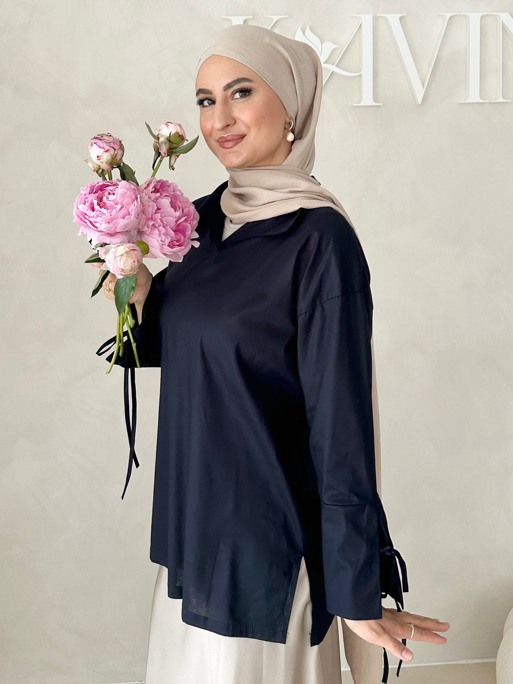 Blouse basique avec détail laçage