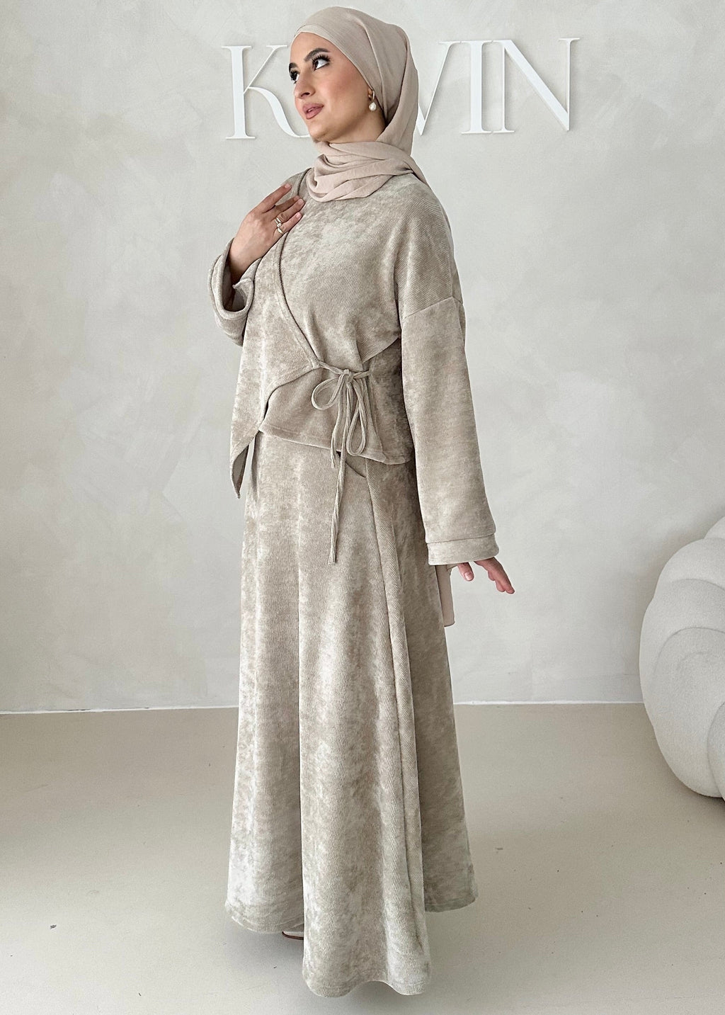 Costume deux pièces en velours côtelé à lacets