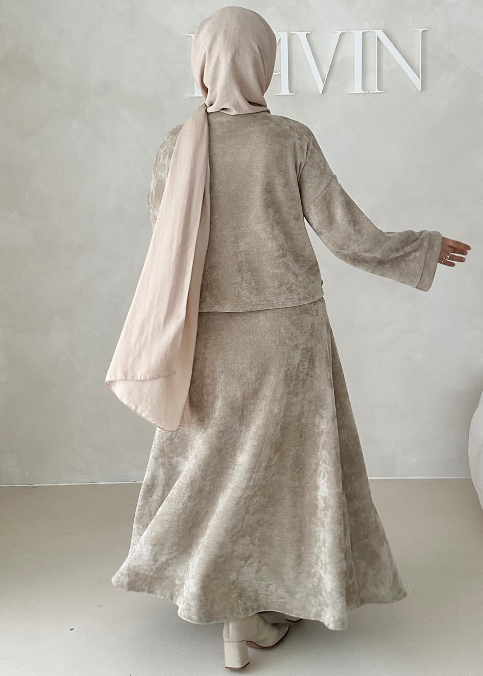 Costume deux pièces en velours côtelé à lacets