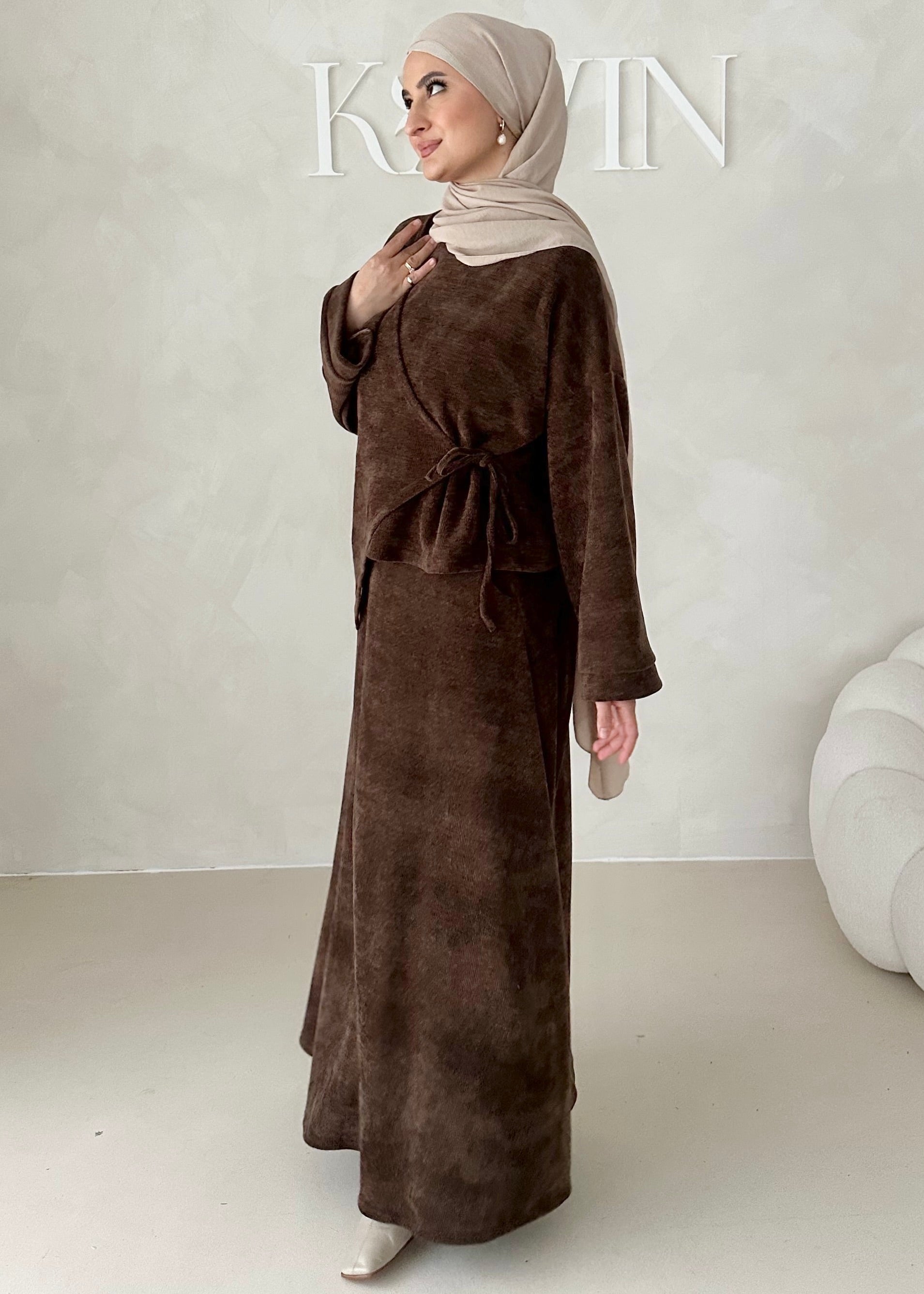 Costume deux pièces en velours côtelé à lacets