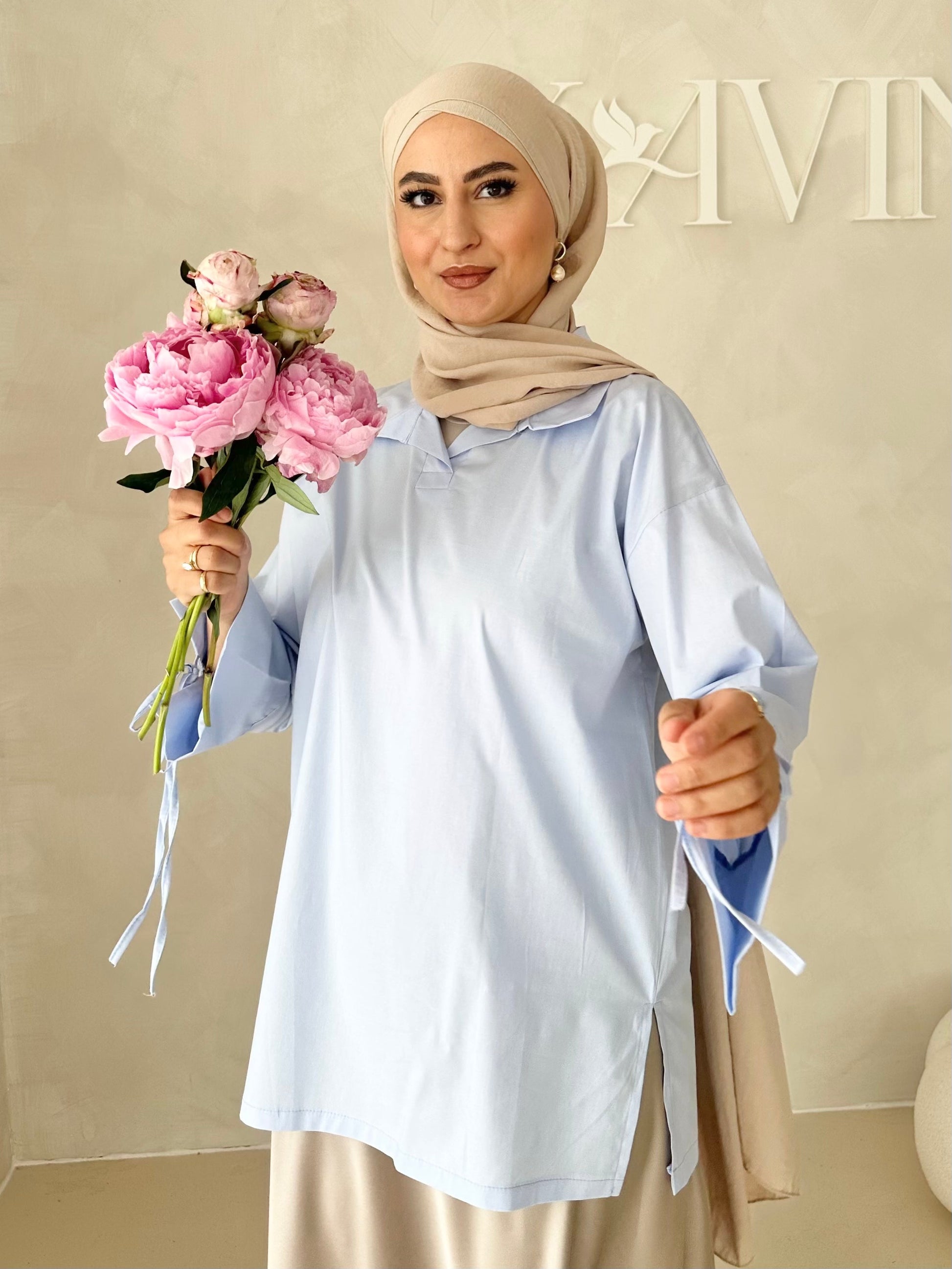 Blouse basique avec détail laçage