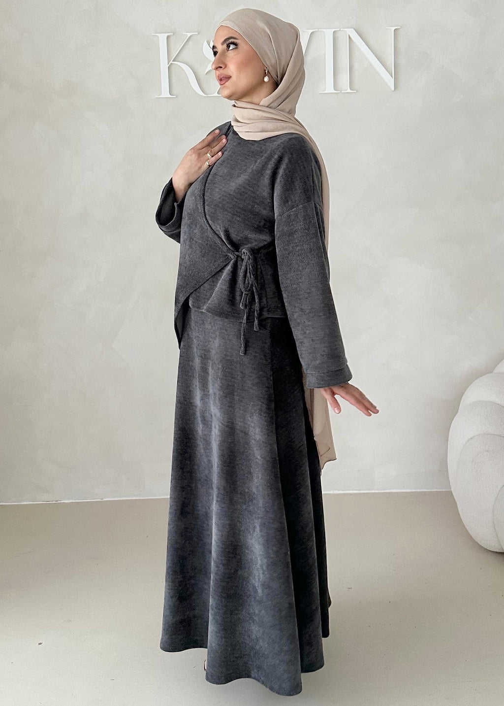 Costume deux pièces en velours côtelé à lacets