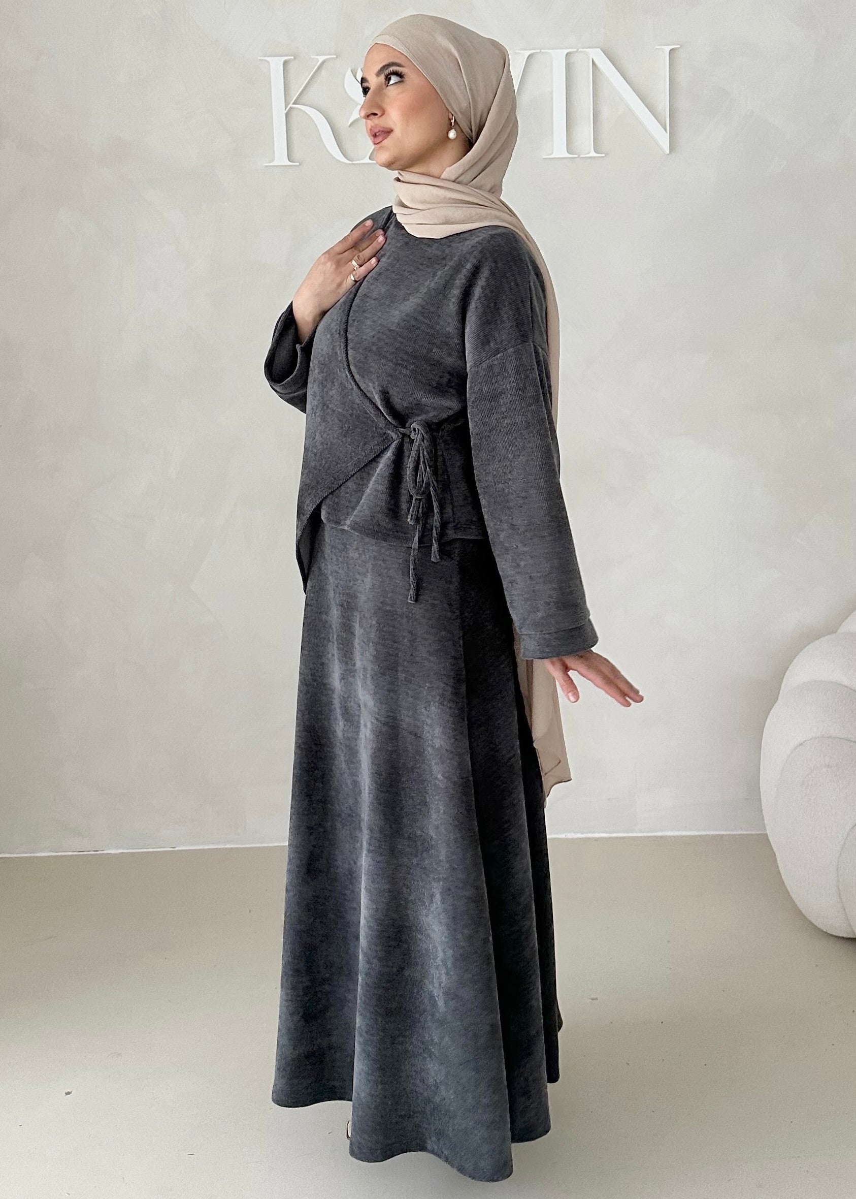 Costume deux pièces en velours côtelé à lacets