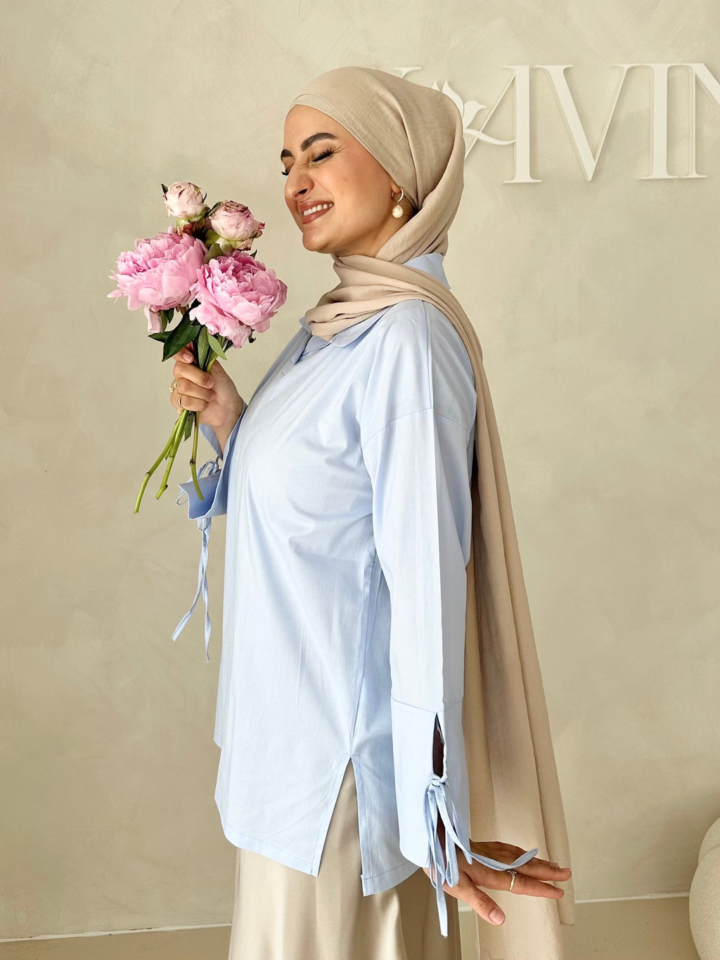 Blouse basique avec détail laçage