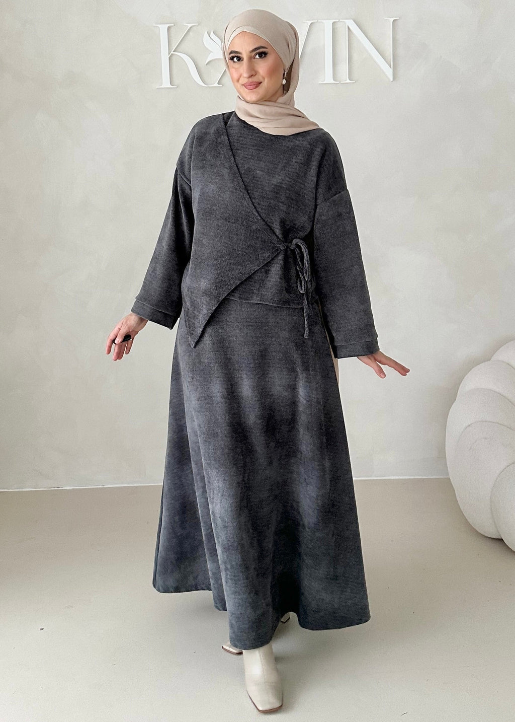 Costume deux pièces en velours côtelé à lacets