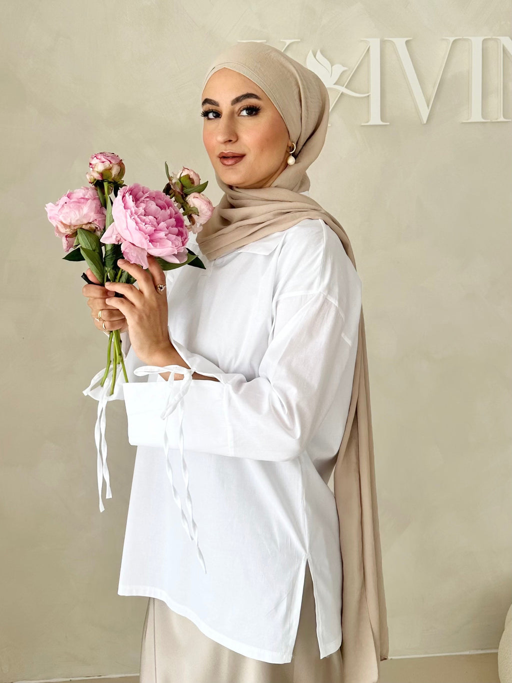 Blouse basique avec détail laçage