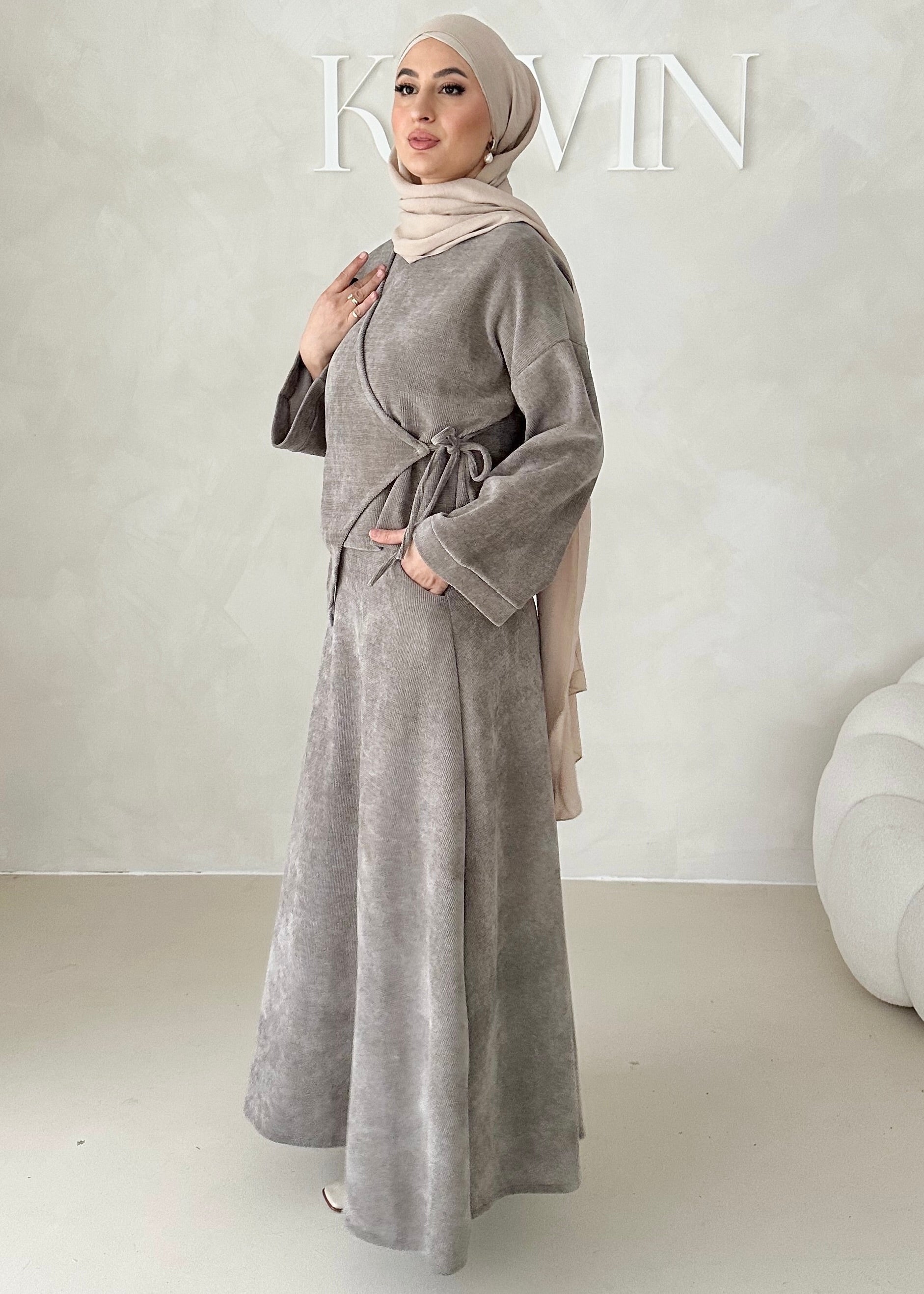 Costume deux pièces en velours côtelé à lacets