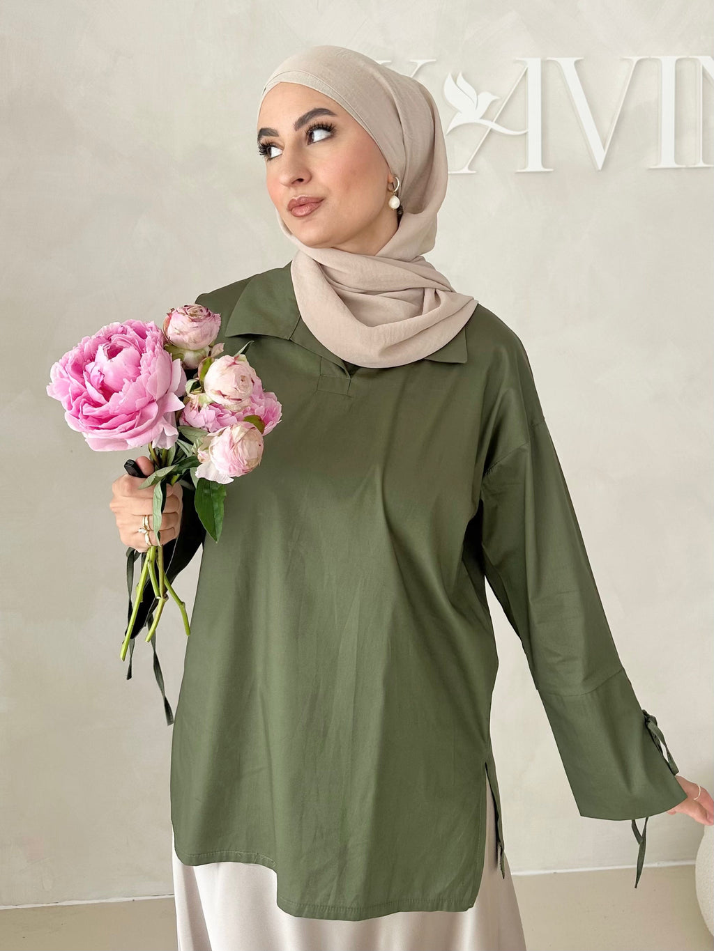 Blouse basique avec détail laçage