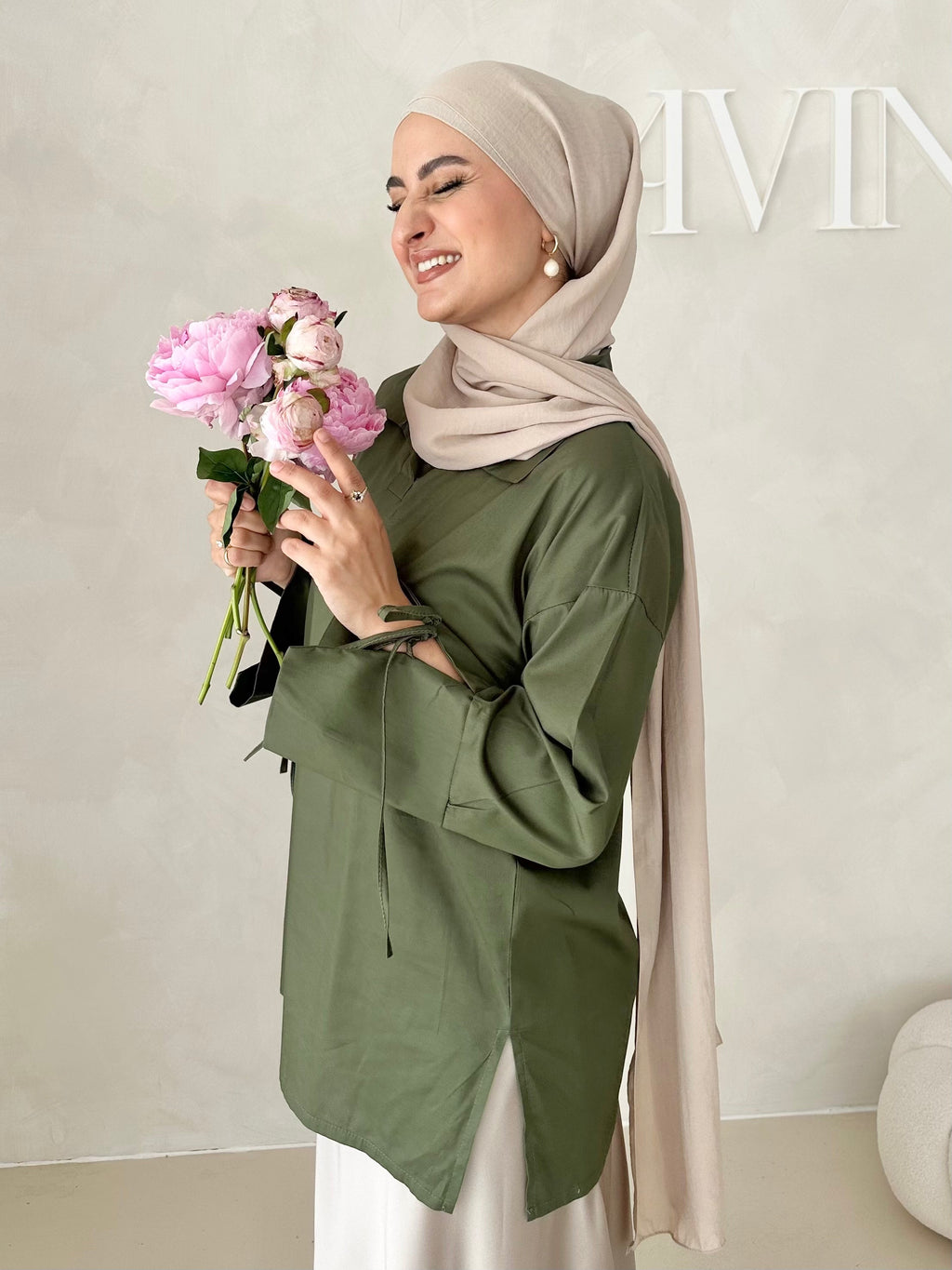 Blouse basique avec détail laçage