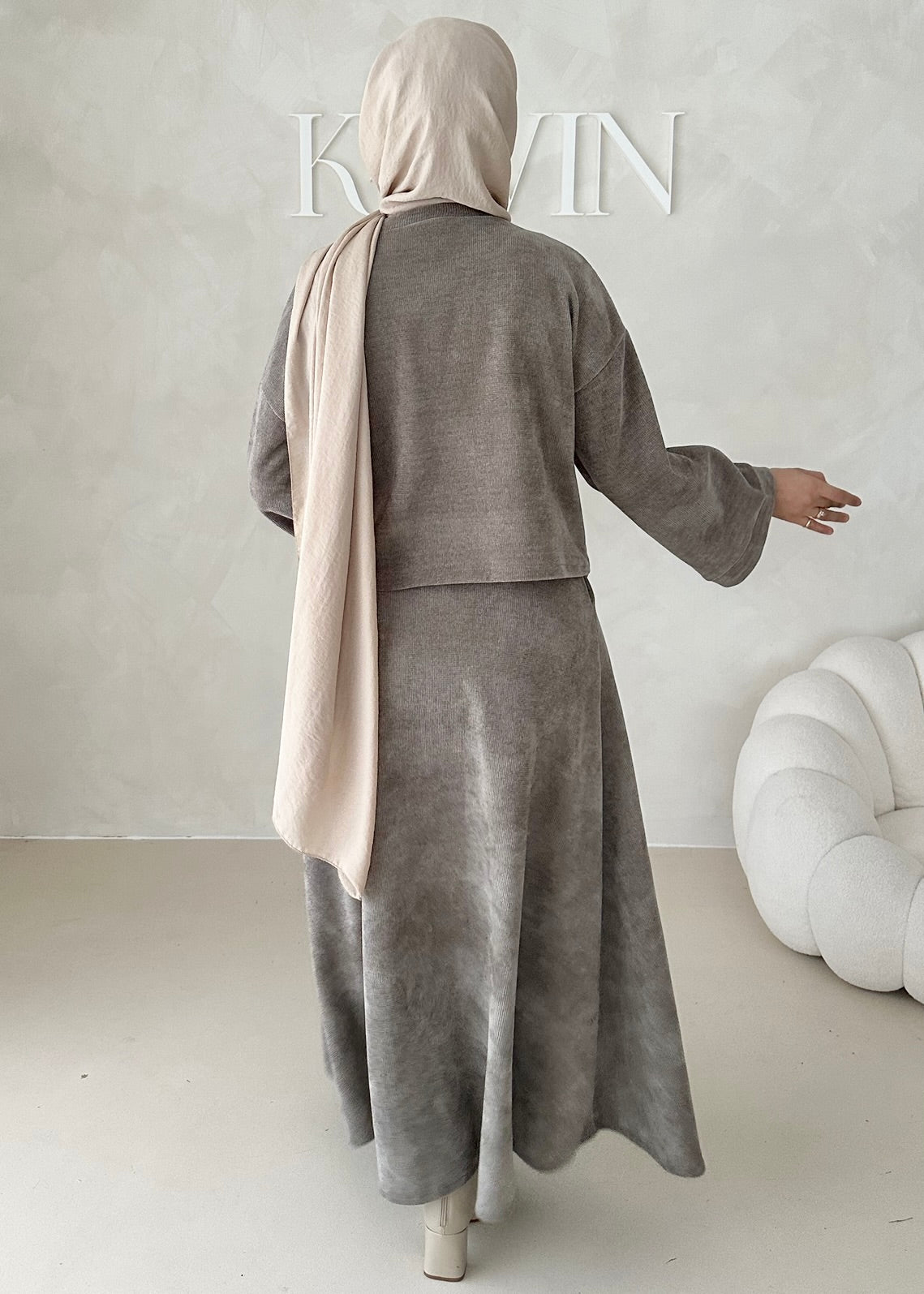 Costume deux pièces en velours côtelé à lacets