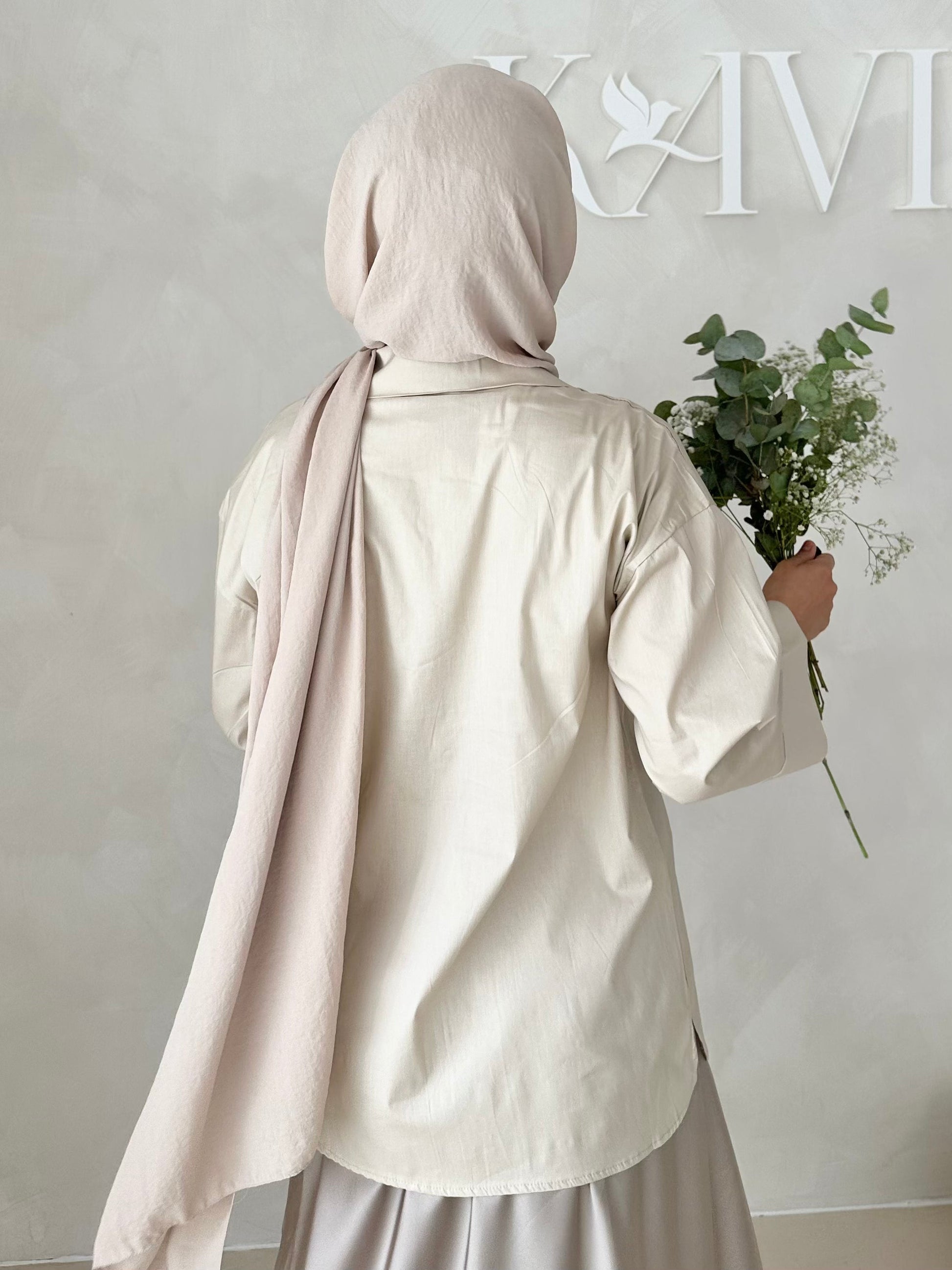 Blouse basique avec détail laçage