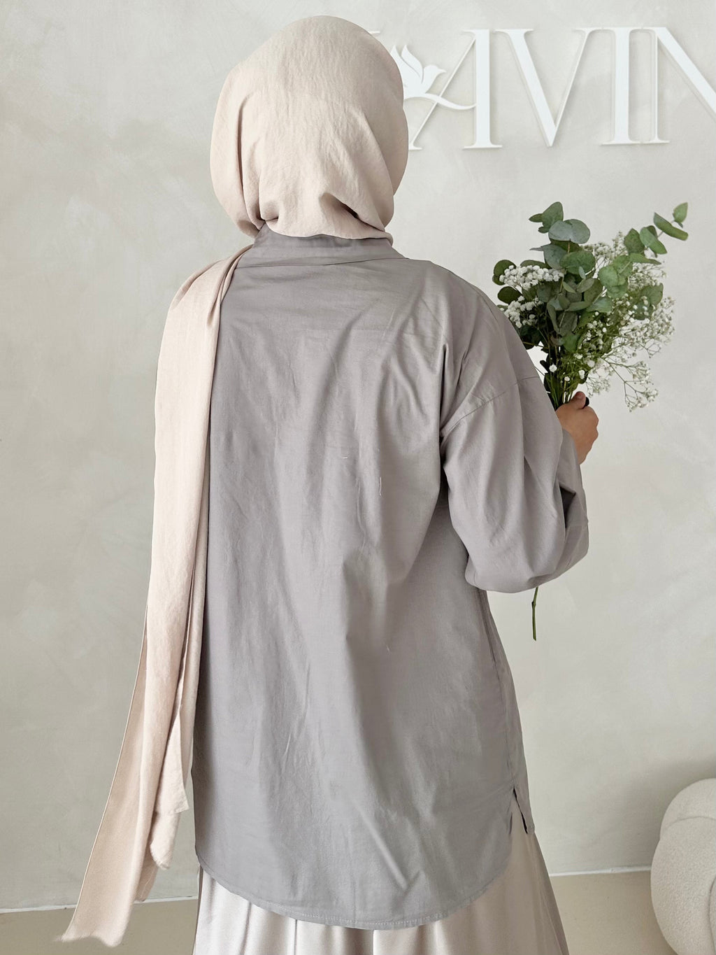 Blouse basique avec détail laçage