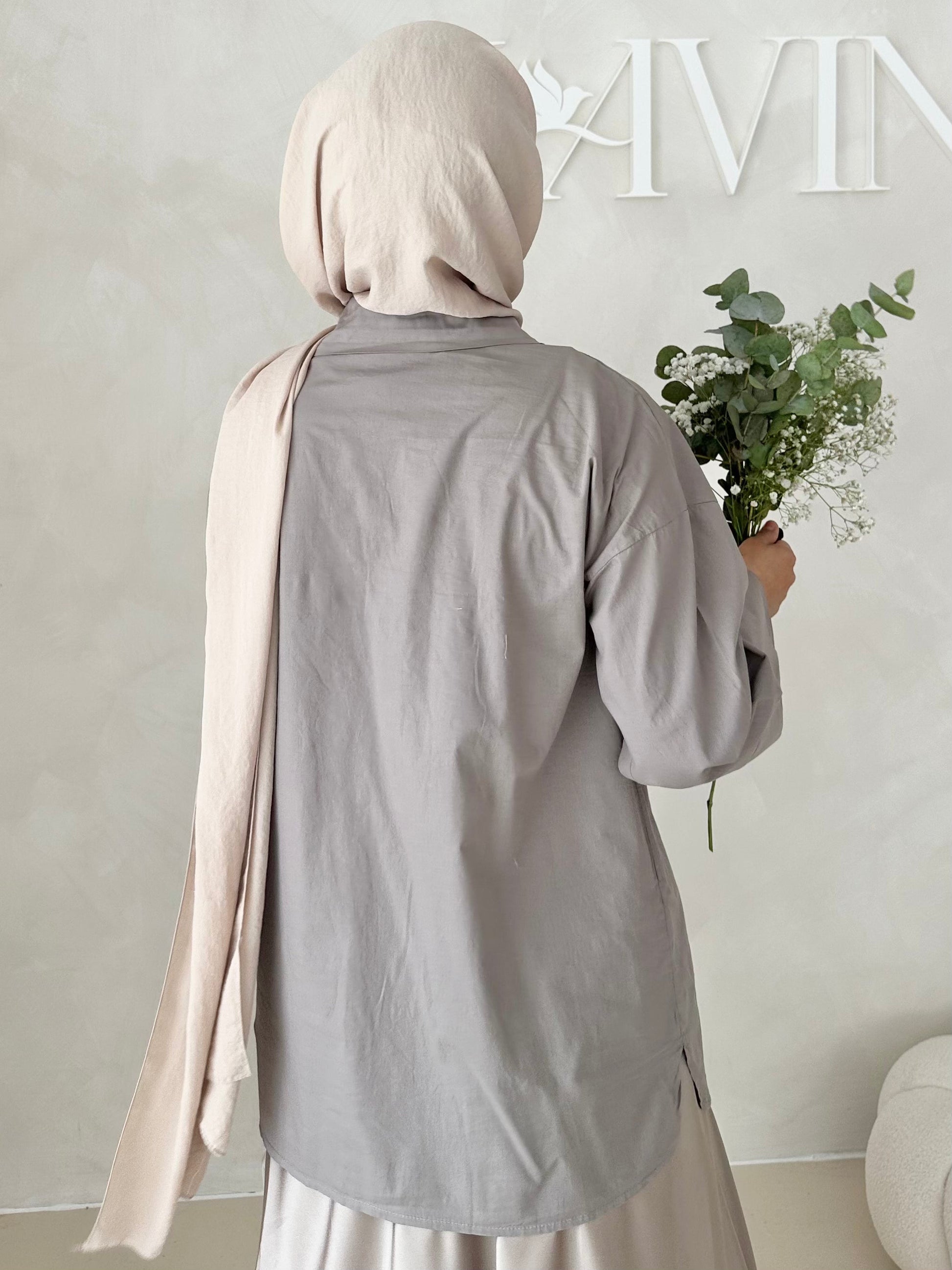 Blouse basique avec détail laçage