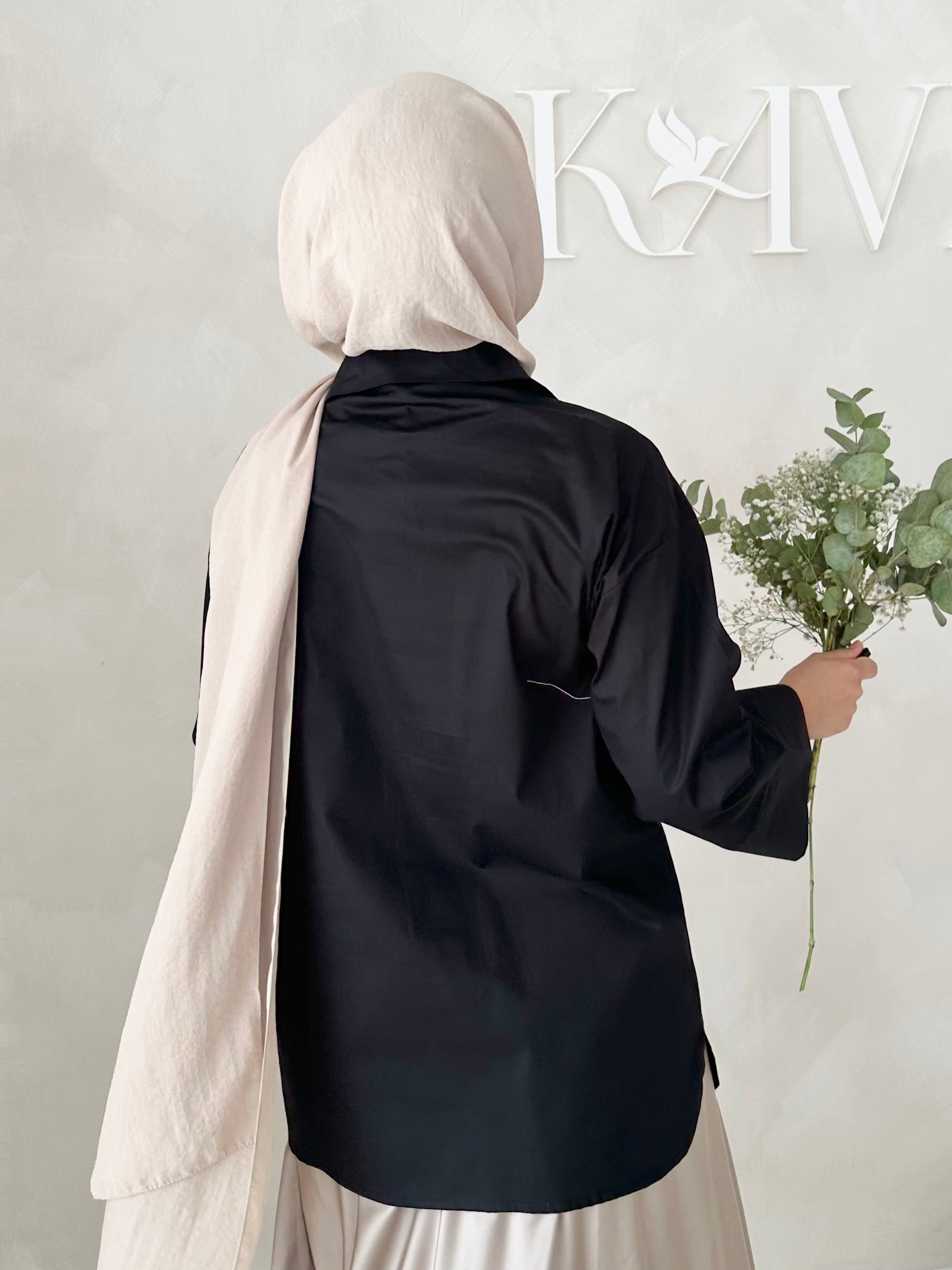 Blouse basique avec détail laçage