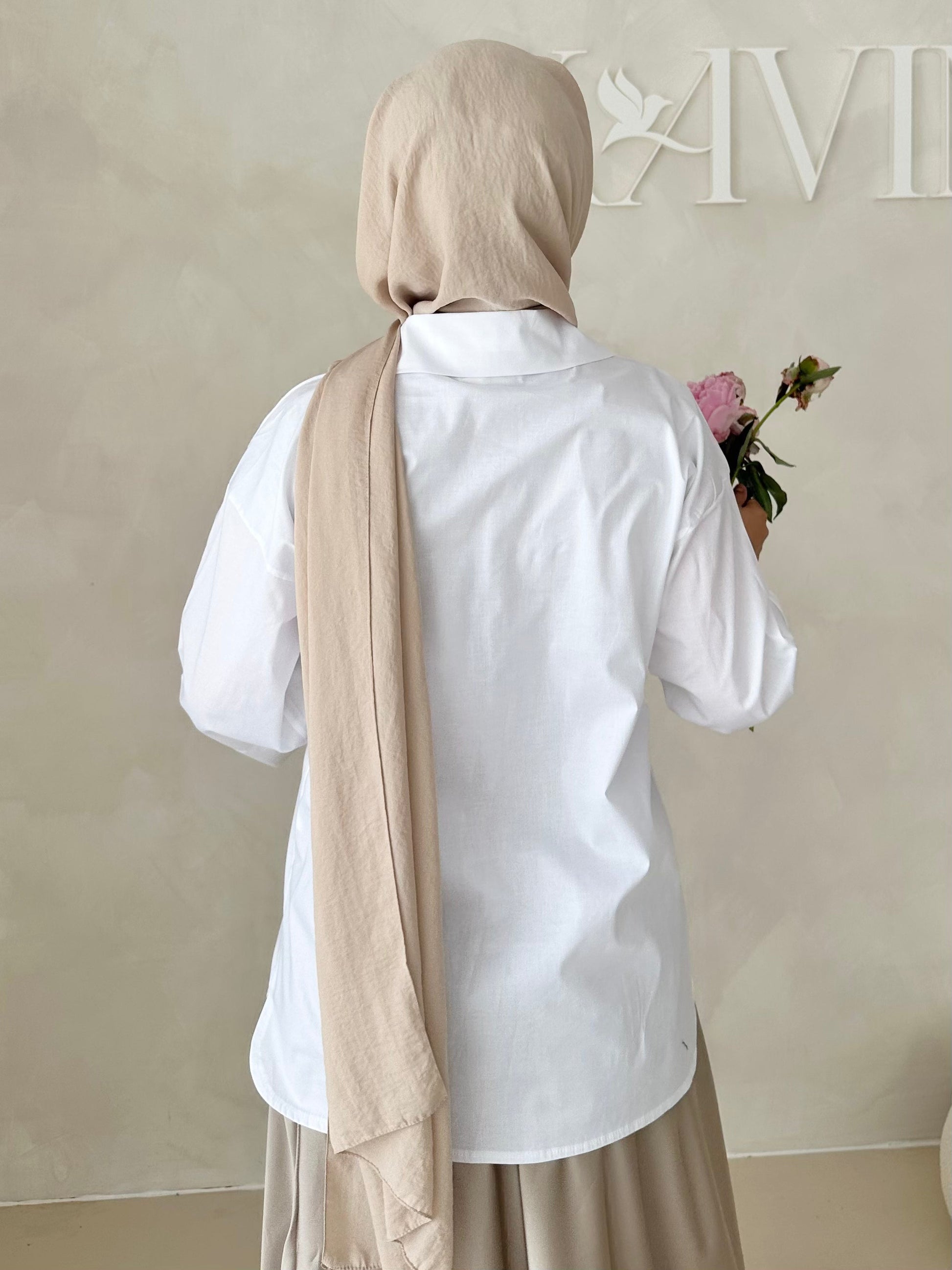 Blouse basique avec détail laçage