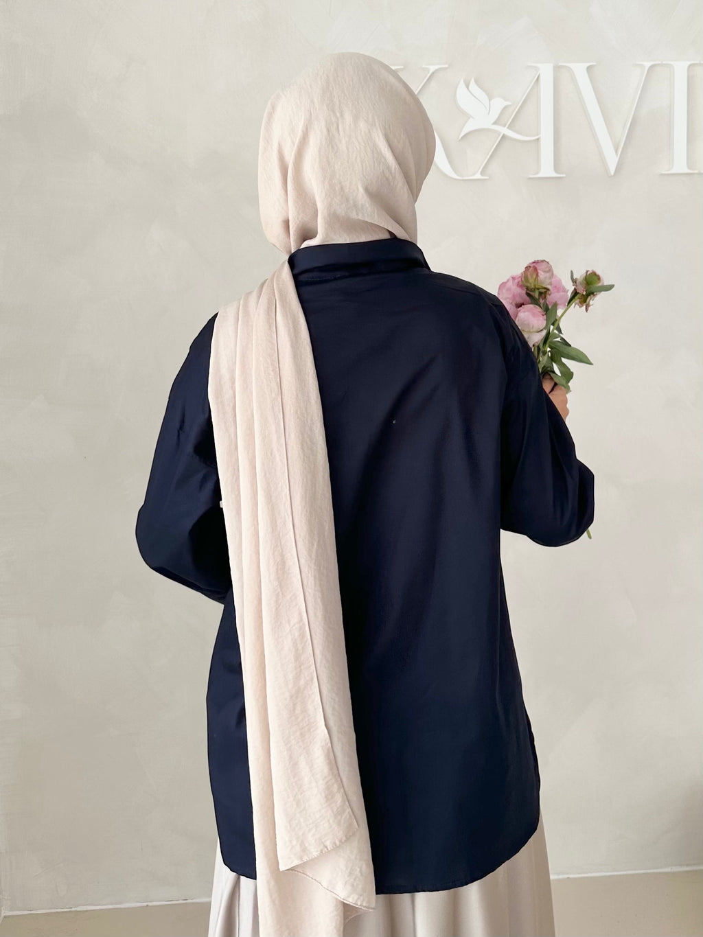 Blouse basique avec détail laçage