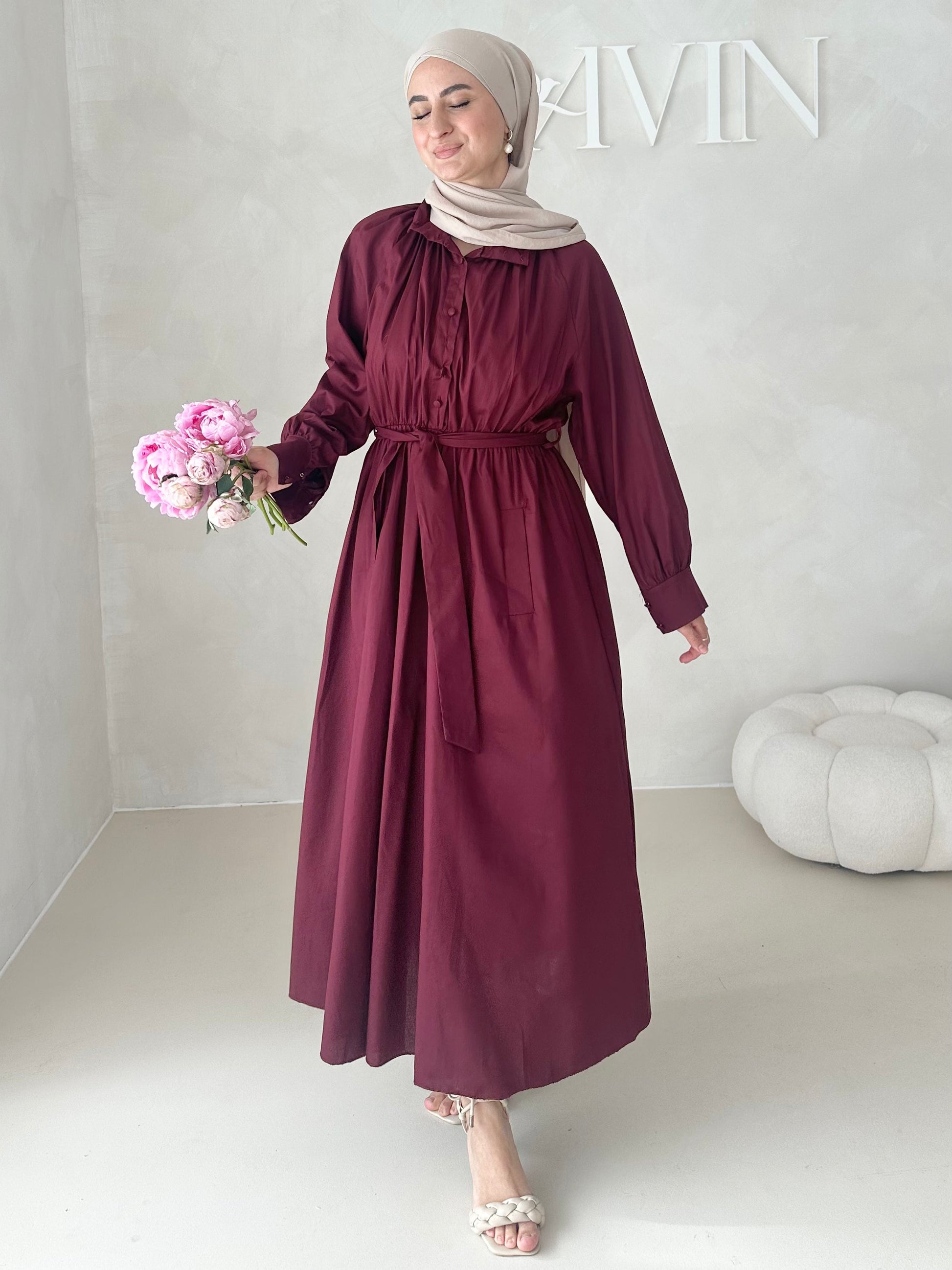 Robe avec ceinture et patte de boutonnage