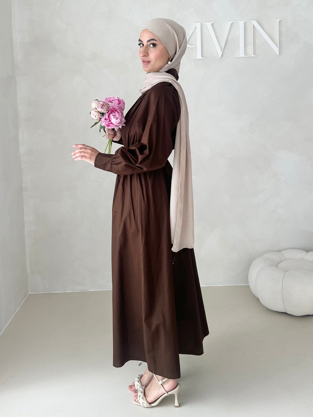 Robe avec ceinture et patte de boutonnage