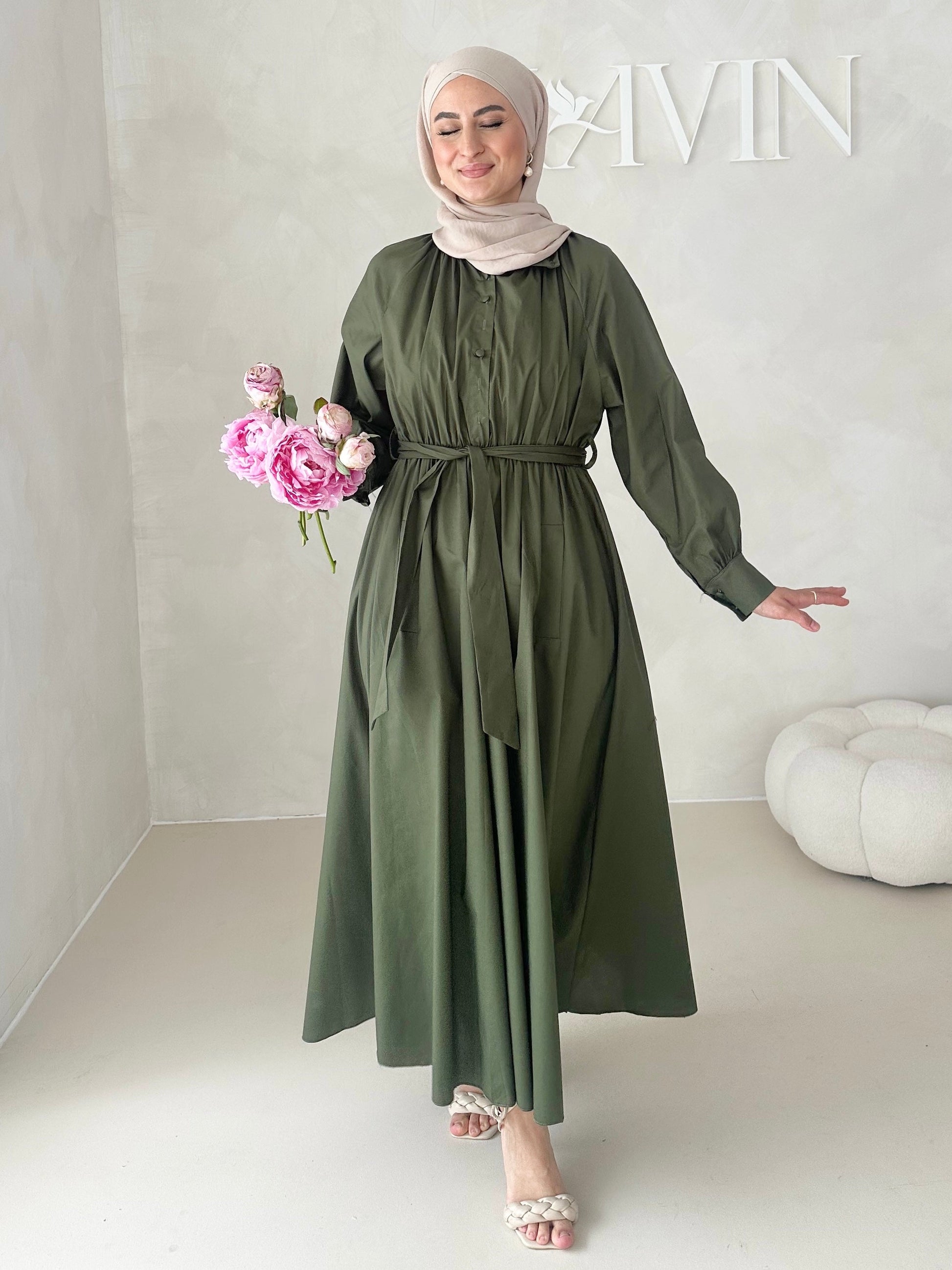 Robe avec ceinture et patte de boutonnage