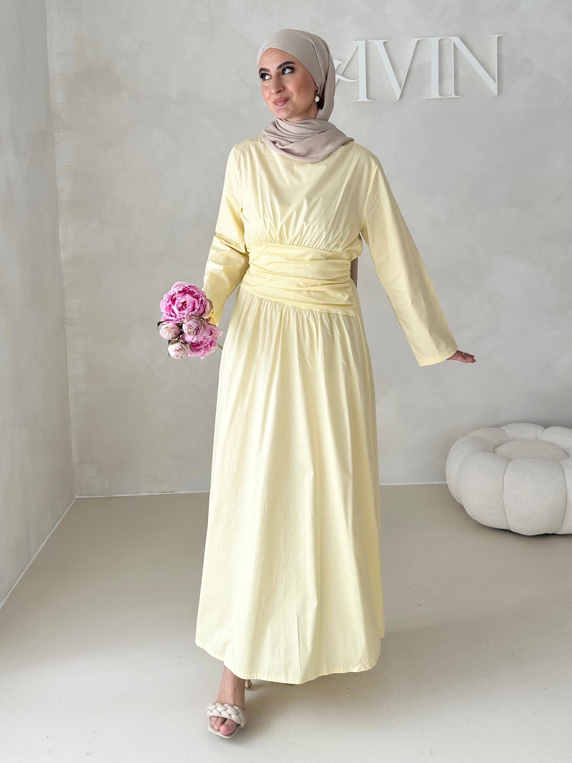 Robe avec taille froncée