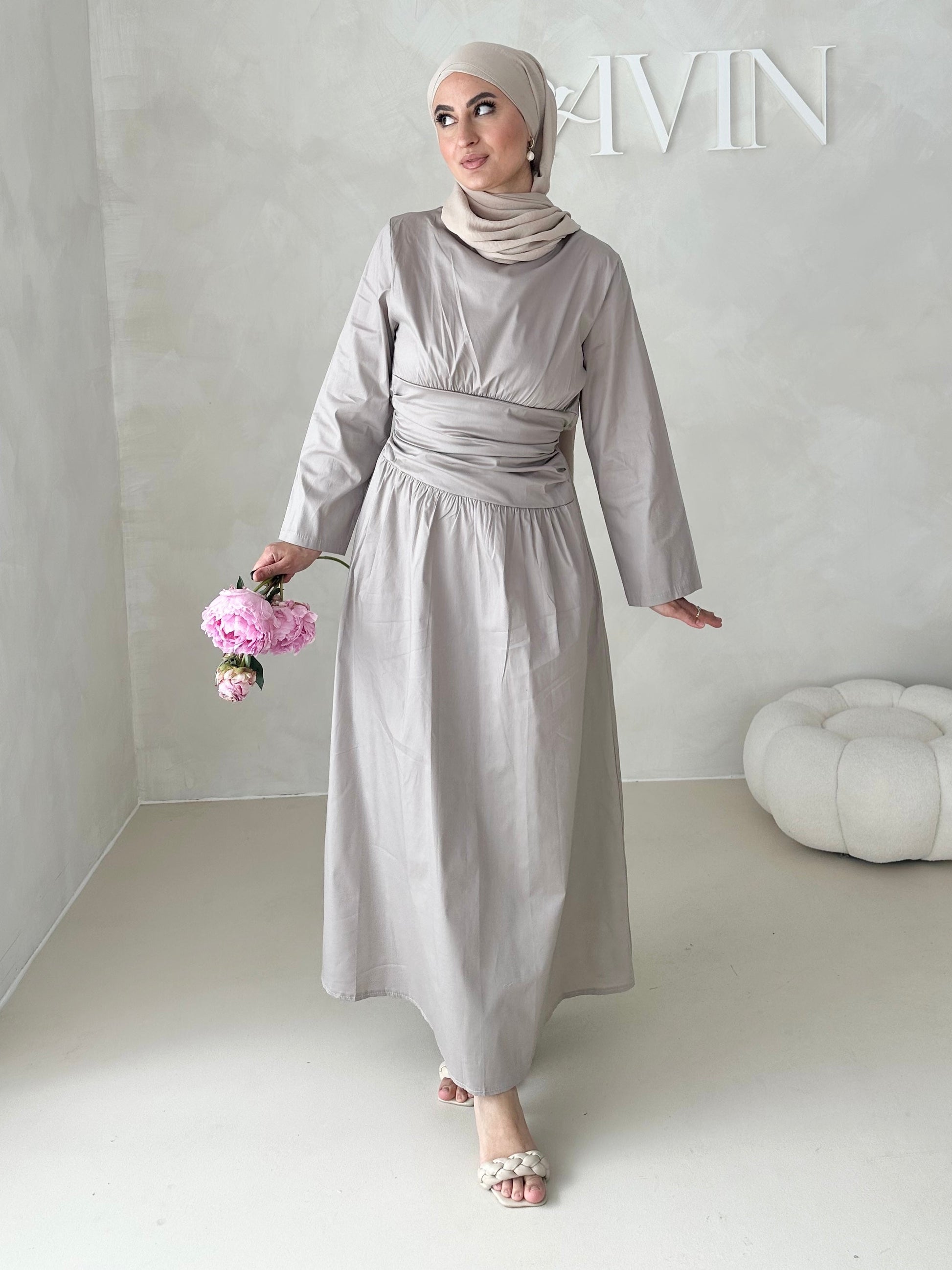 Robe avec taille froncée